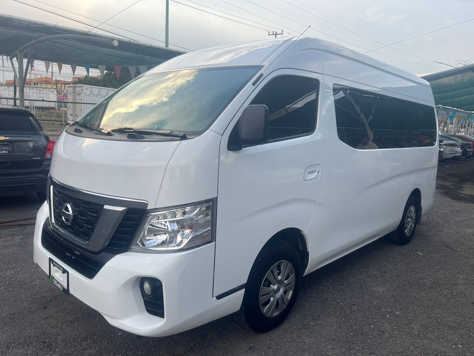 Nissan Urvan 2022 NV P350 15 PASAJEROS Manual Blanco