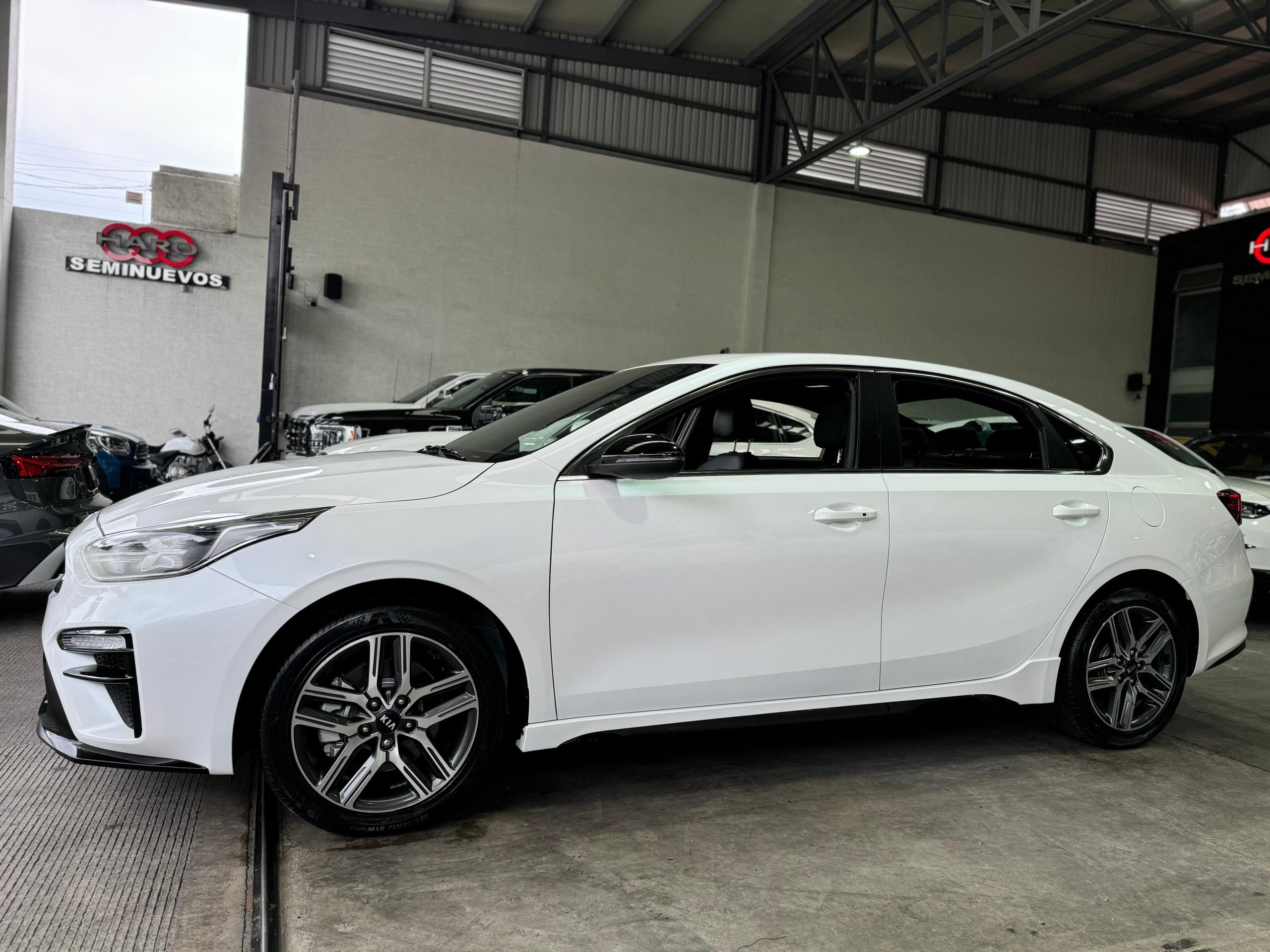 Kia Forte 2021 GT 1.6 T Automático Blanco