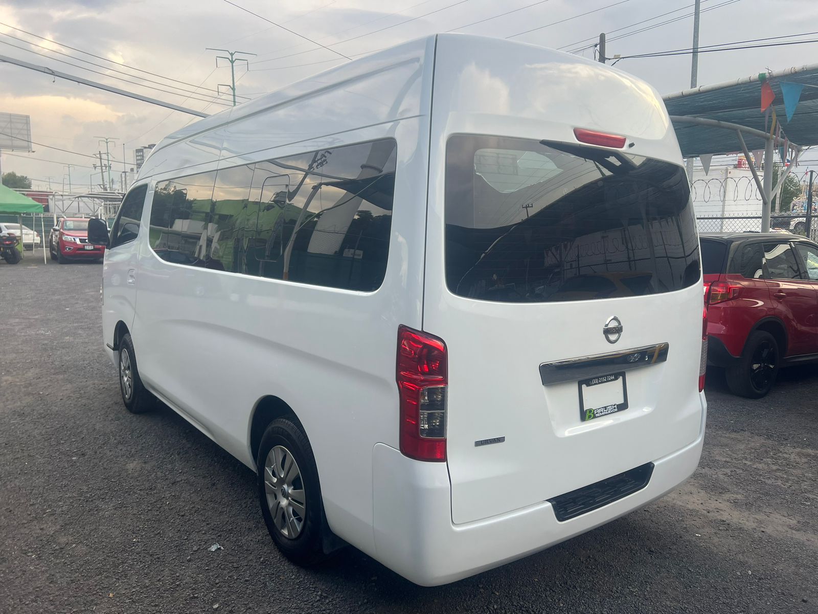 Nissan Urvan 2022 NV P350 15 PASAJEROS Manual Blanco