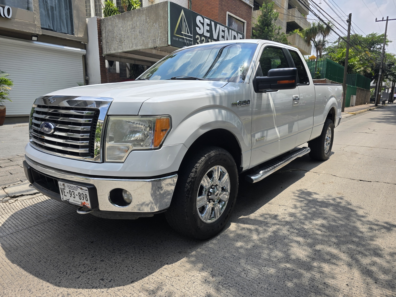 Ford Lobo 2012 cabina y media 4x4 Automático Blanco