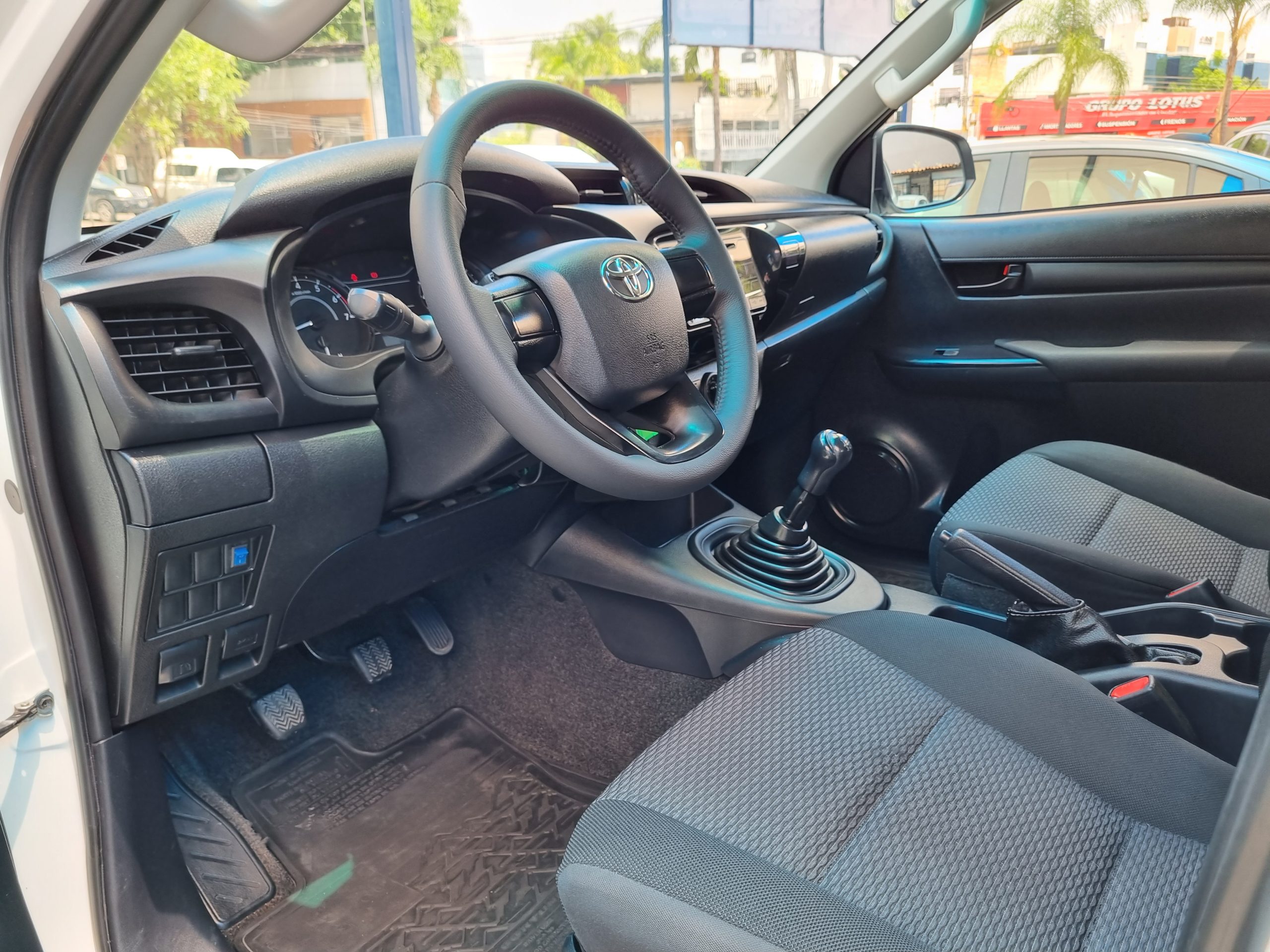 Toyota Hilux 2020 HILUX SR DOBLE CABINA Manual Blanco