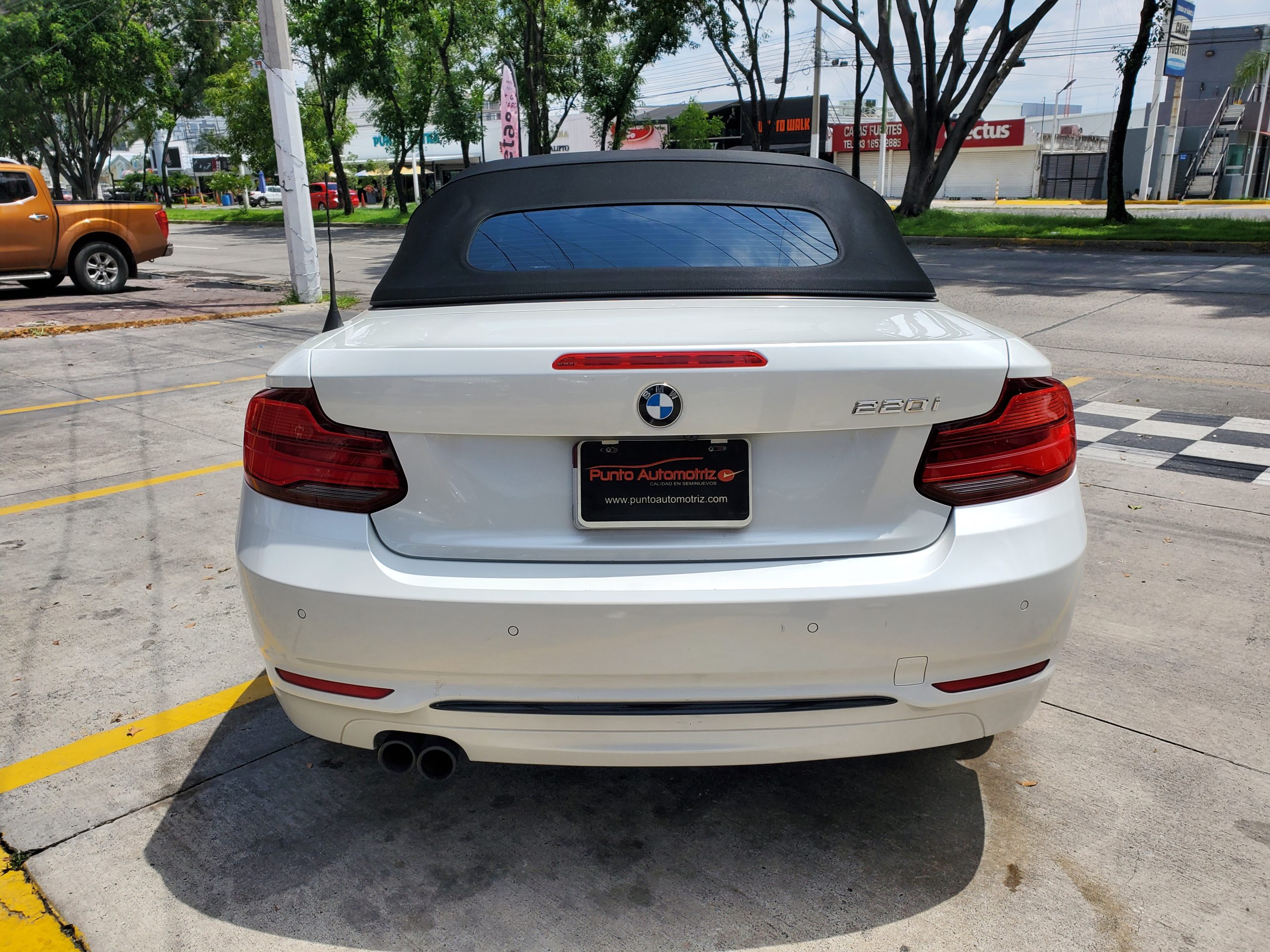 BMW Serie 2 2018 220i Sport Line Cabrio Automático Blanco