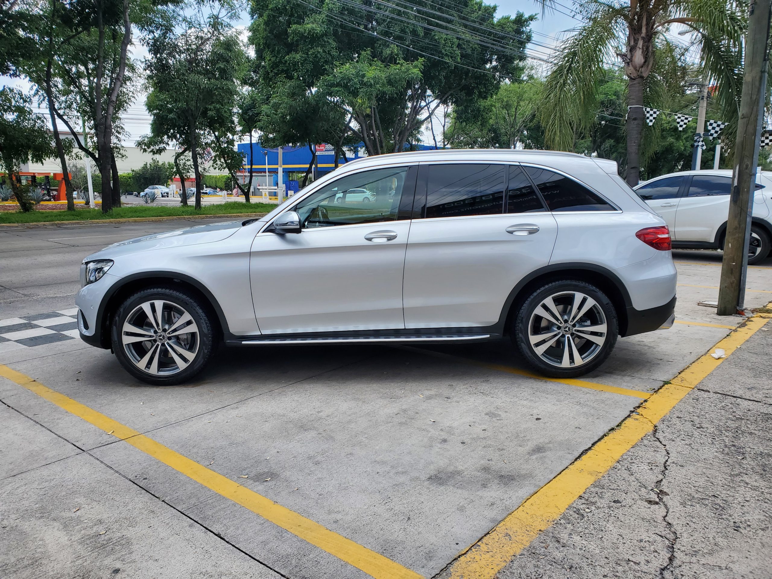 Mercedes-Benz Clase GLC 2018 GLC300 Sport Automático Plata