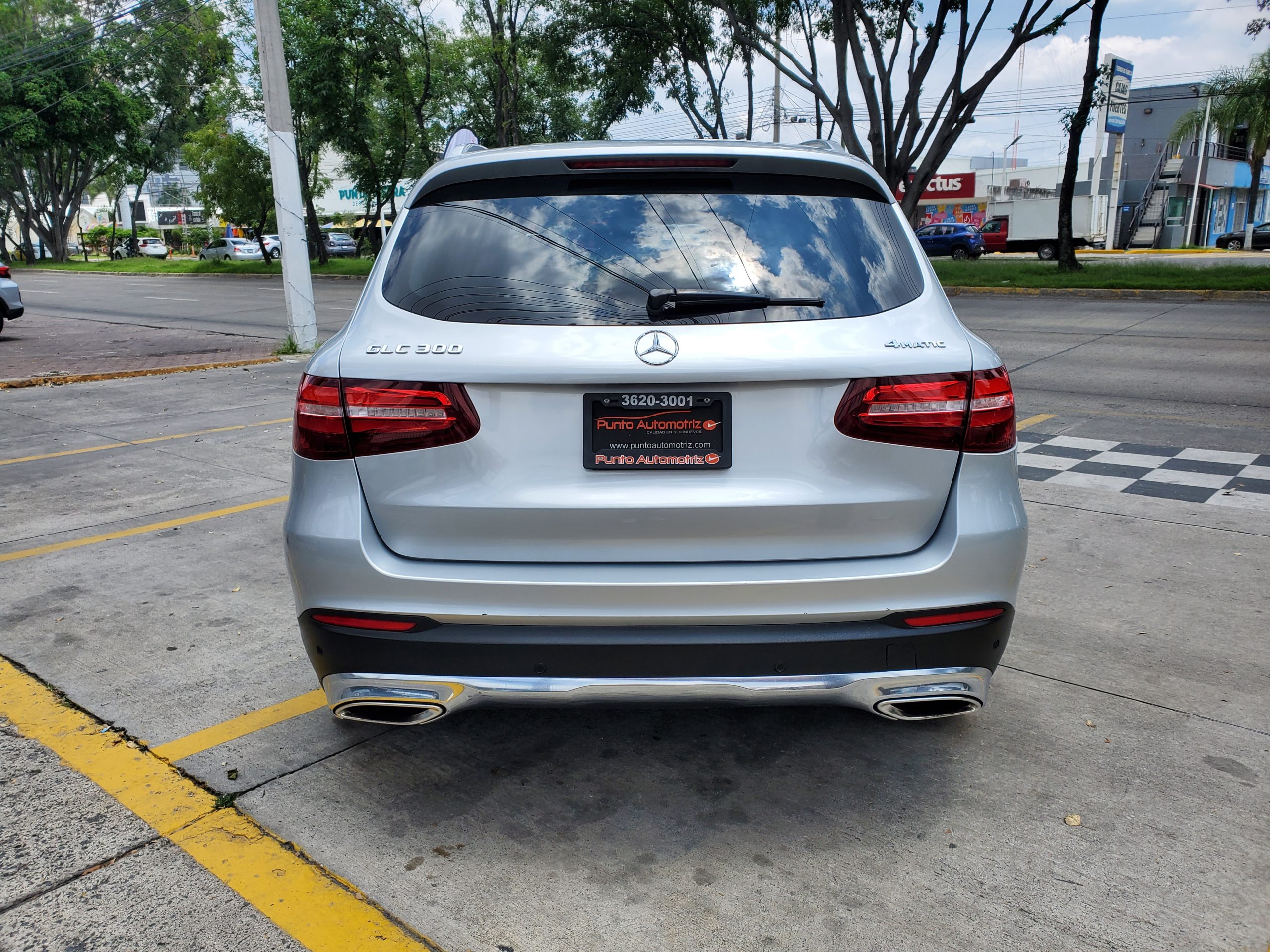 Mercedes-Benz Clase GLC 2018 GLC300 Sport Automático Plata