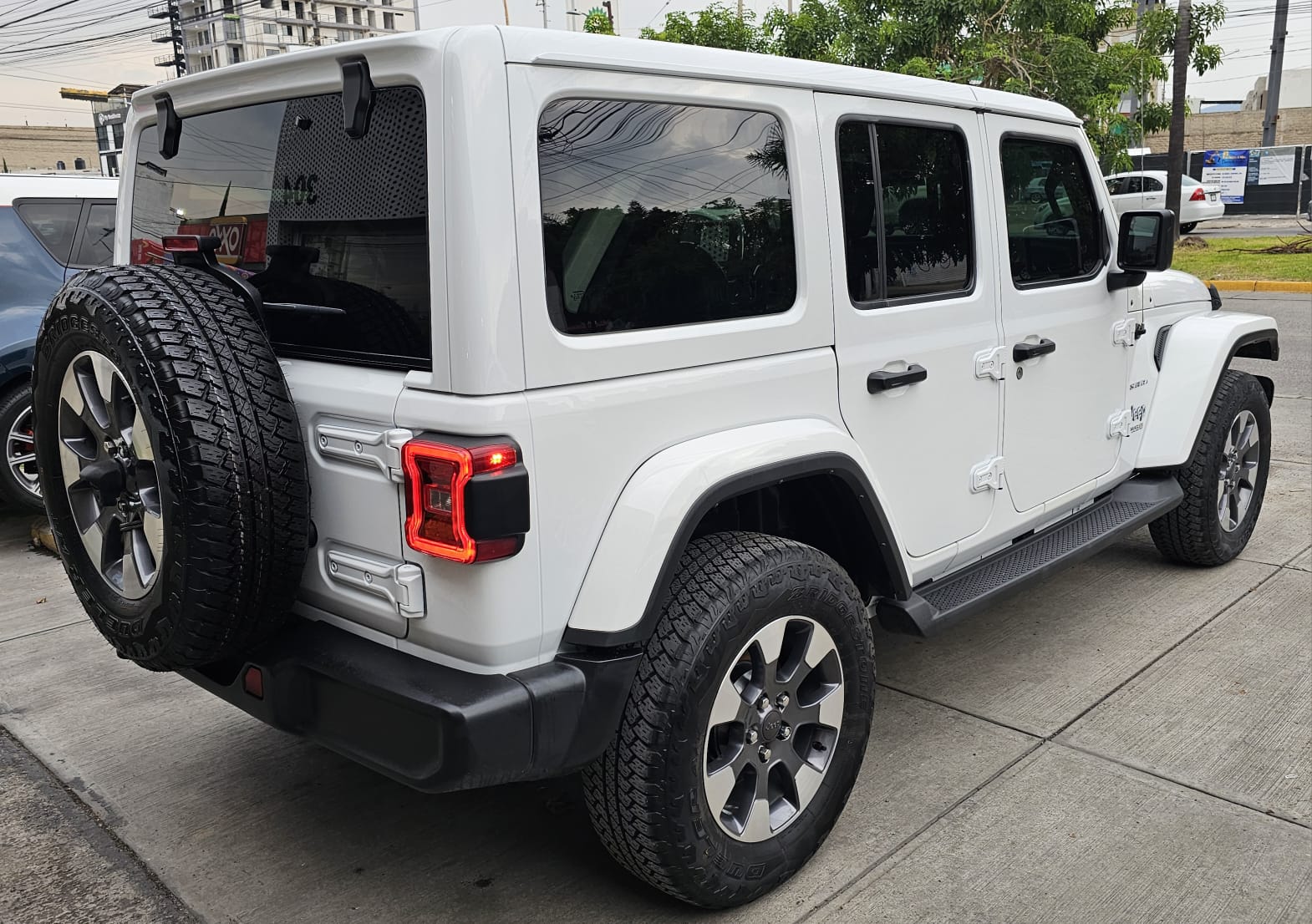 Jeep Wrangler 2022 Sahara Automático Blanco