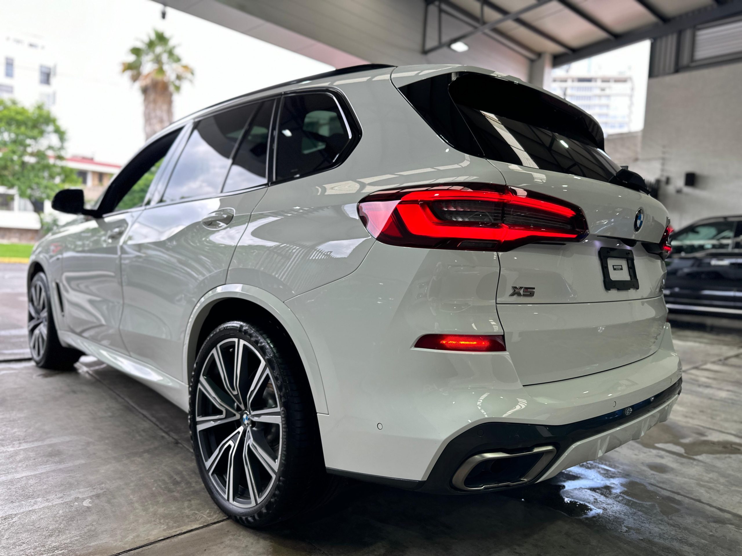 BMW X5 2023 X5 M 50I Automático Blanco