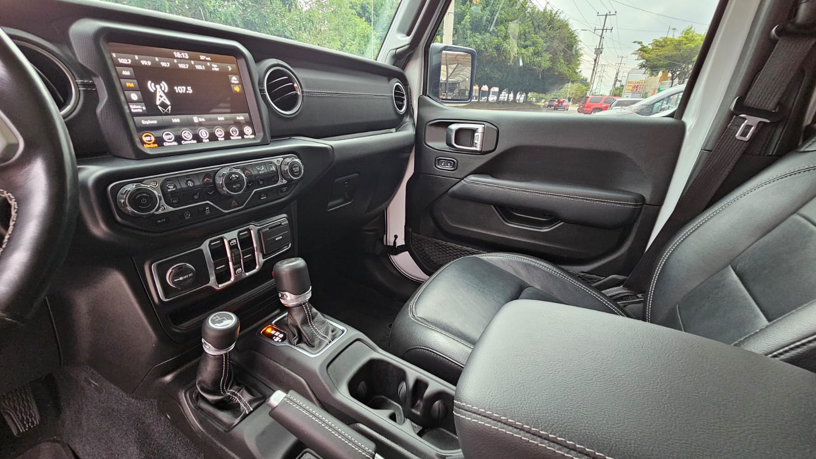 Jeep Wrangler 2022 Sahara Automático Blanco