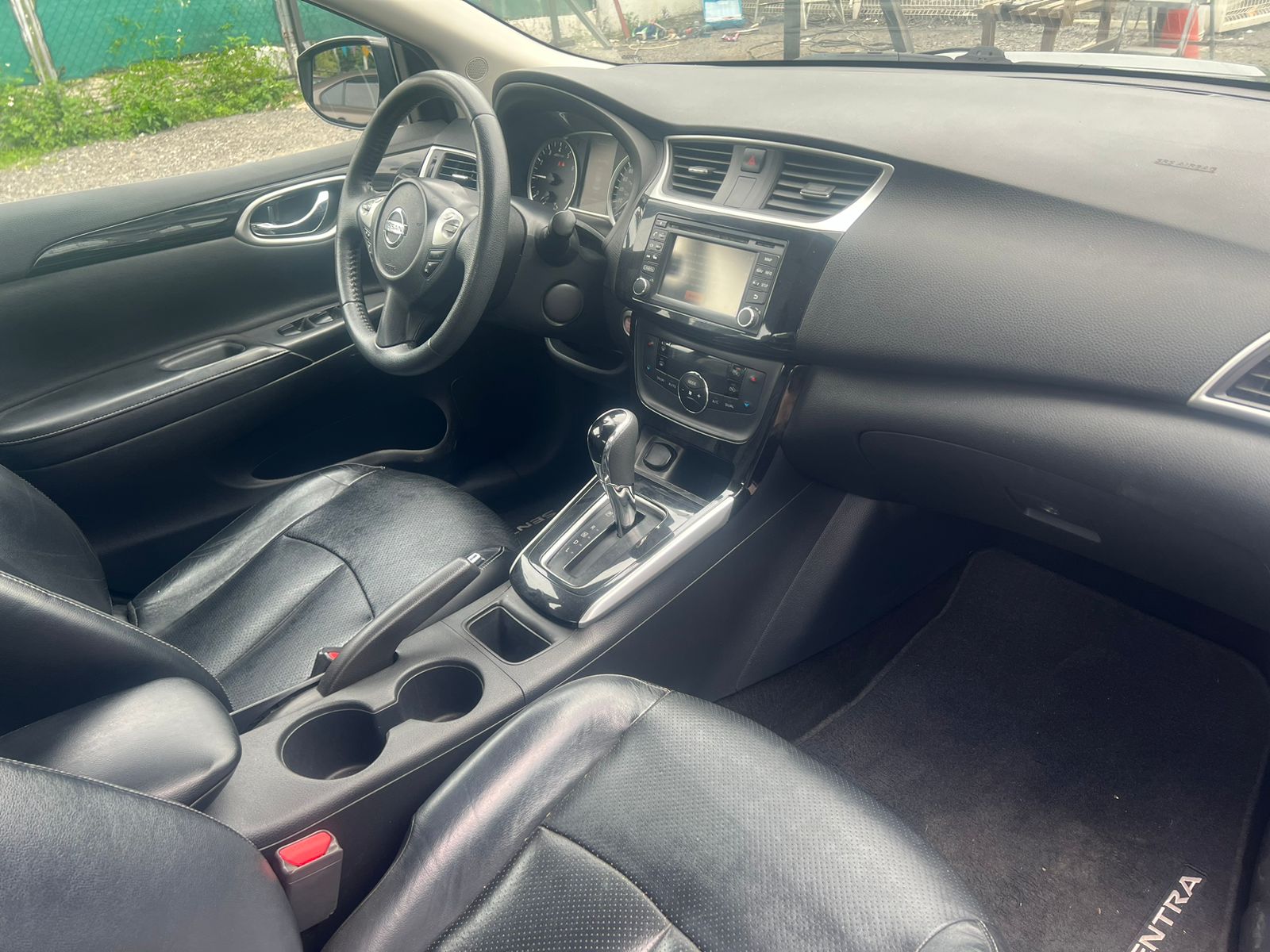 Nissan Sentra 2017 EXCLUSIVE NAVI Automático Plata