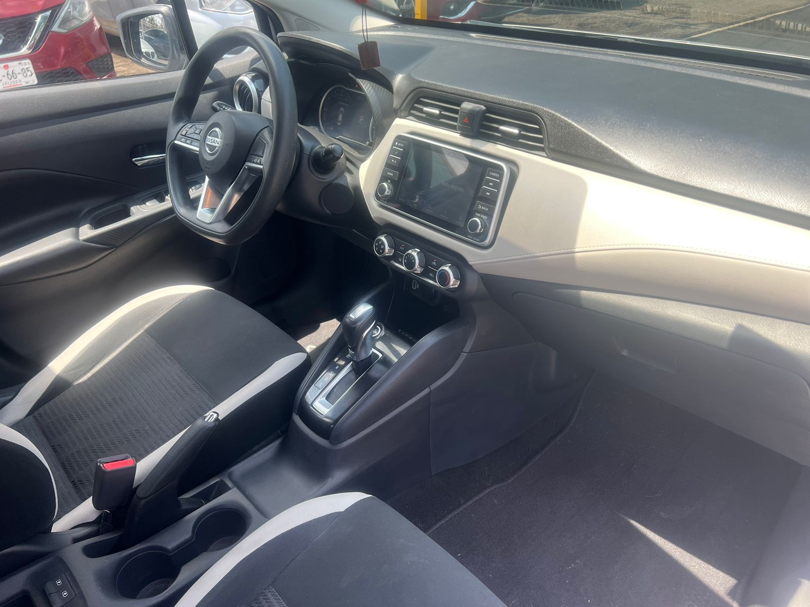 Nissan Versa 2020 ADVANCE Automático Plata