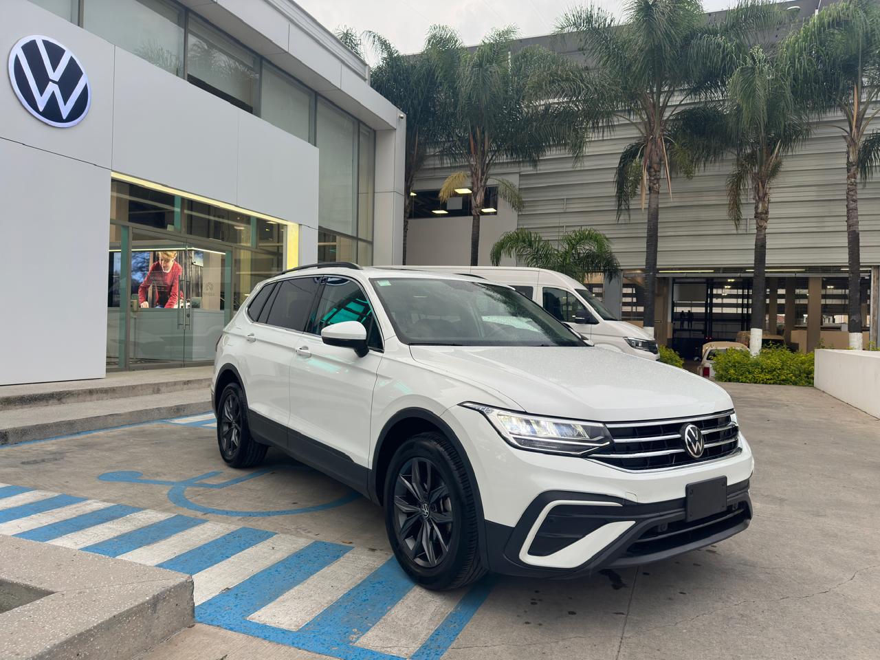 Volkswagen Tiguan 2023 Comfortline Automático Blanco