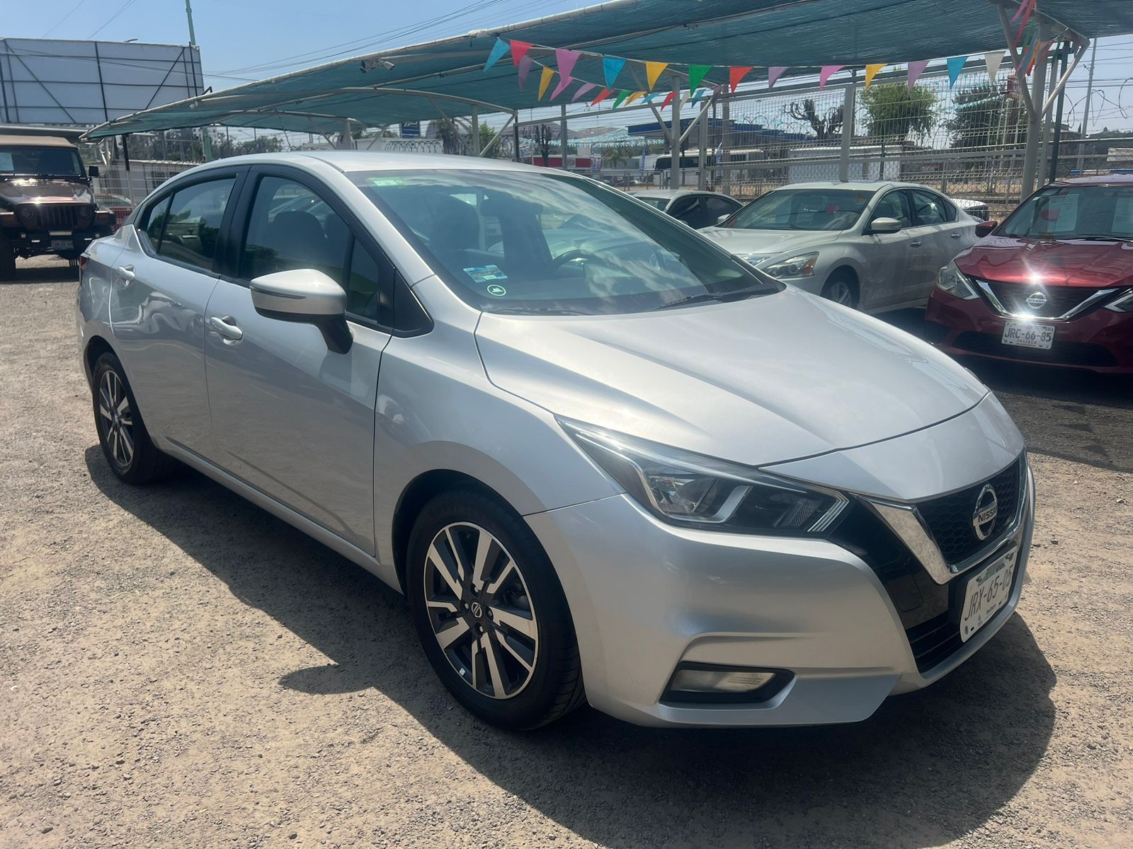 Nissan Versa 2020 ADVANCE Automático Plata