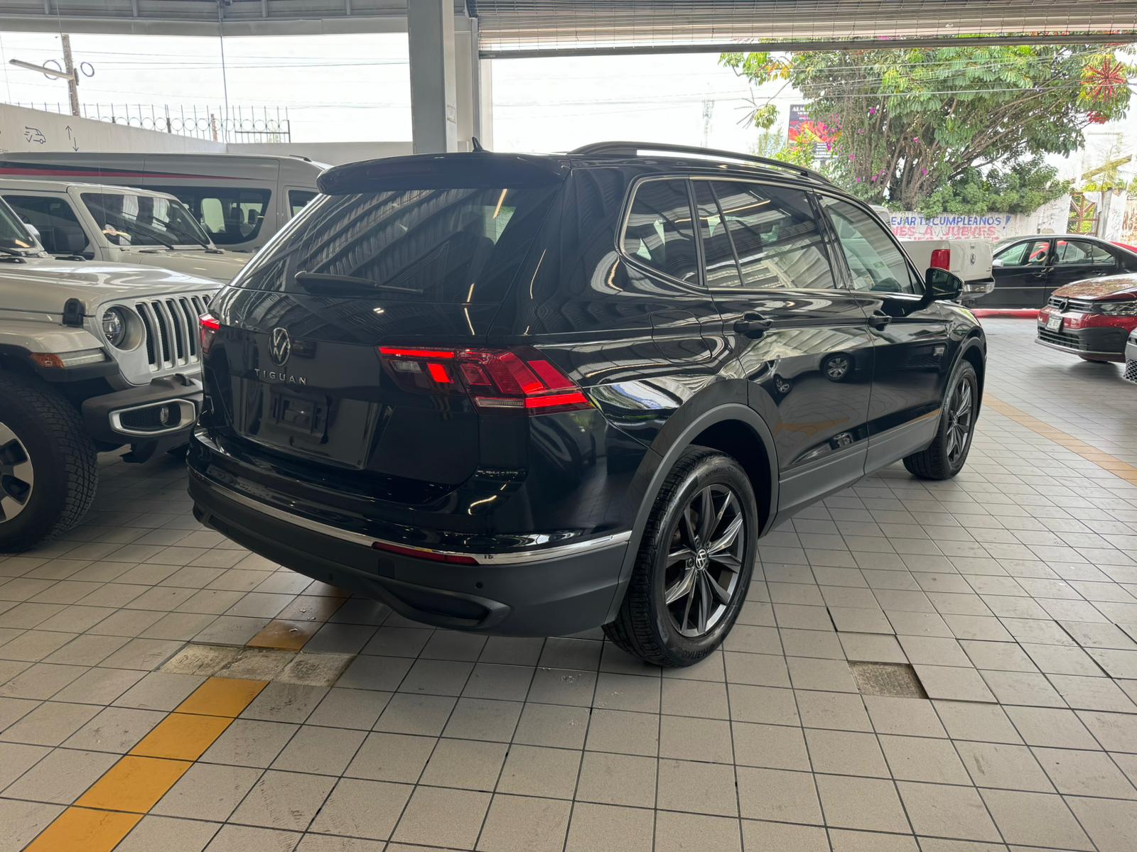 Volkswagen Tiguan 2023 Comfortline Automático Negro