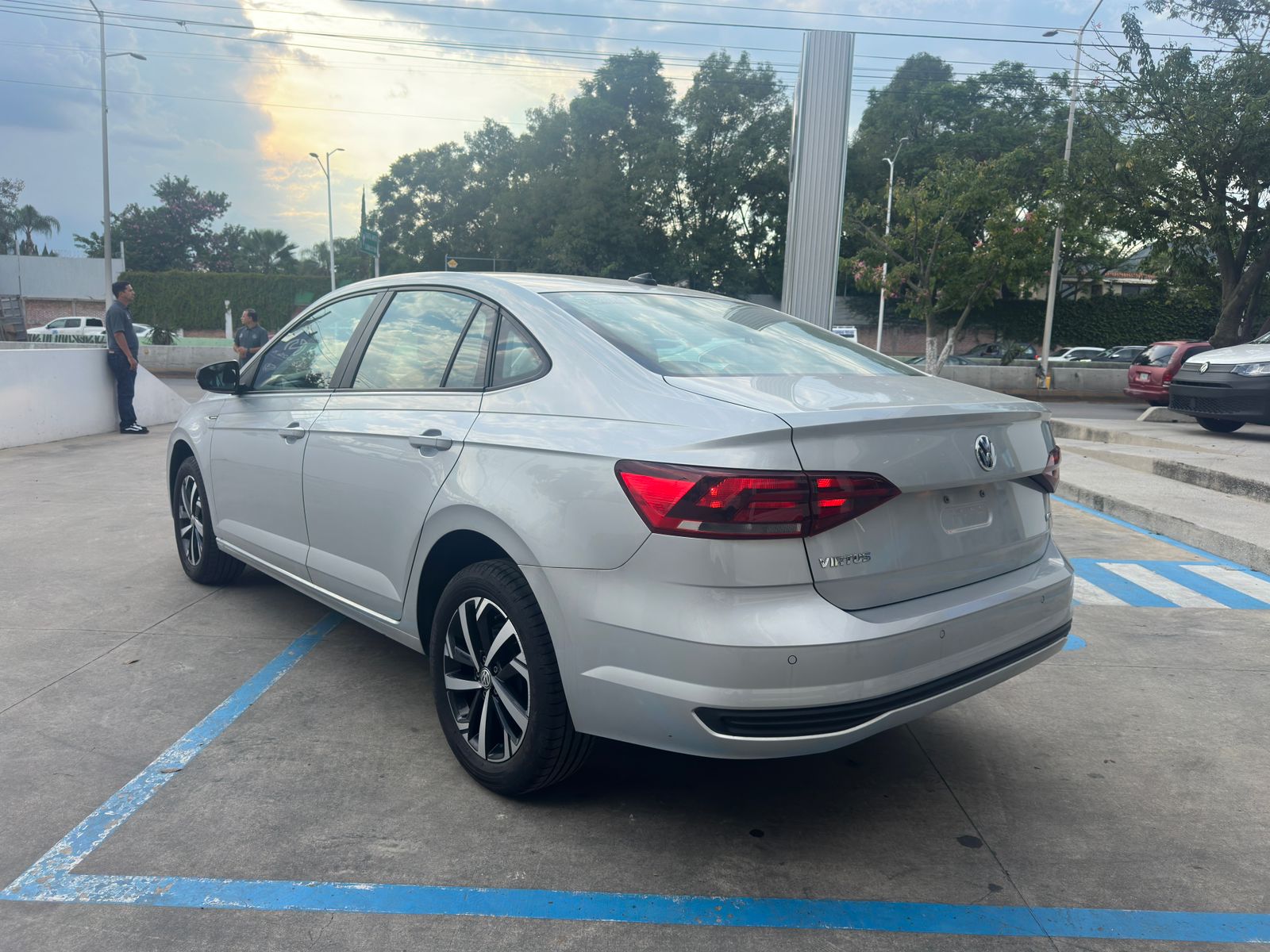 Volkswagen Virtus 2022 Comfortline Automático Plata