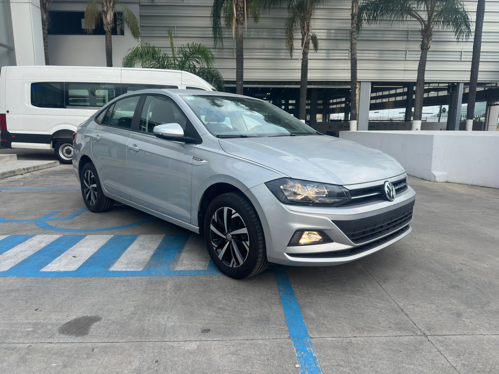 Volkswagen Virtus 2022 Comfortline Automático Plata