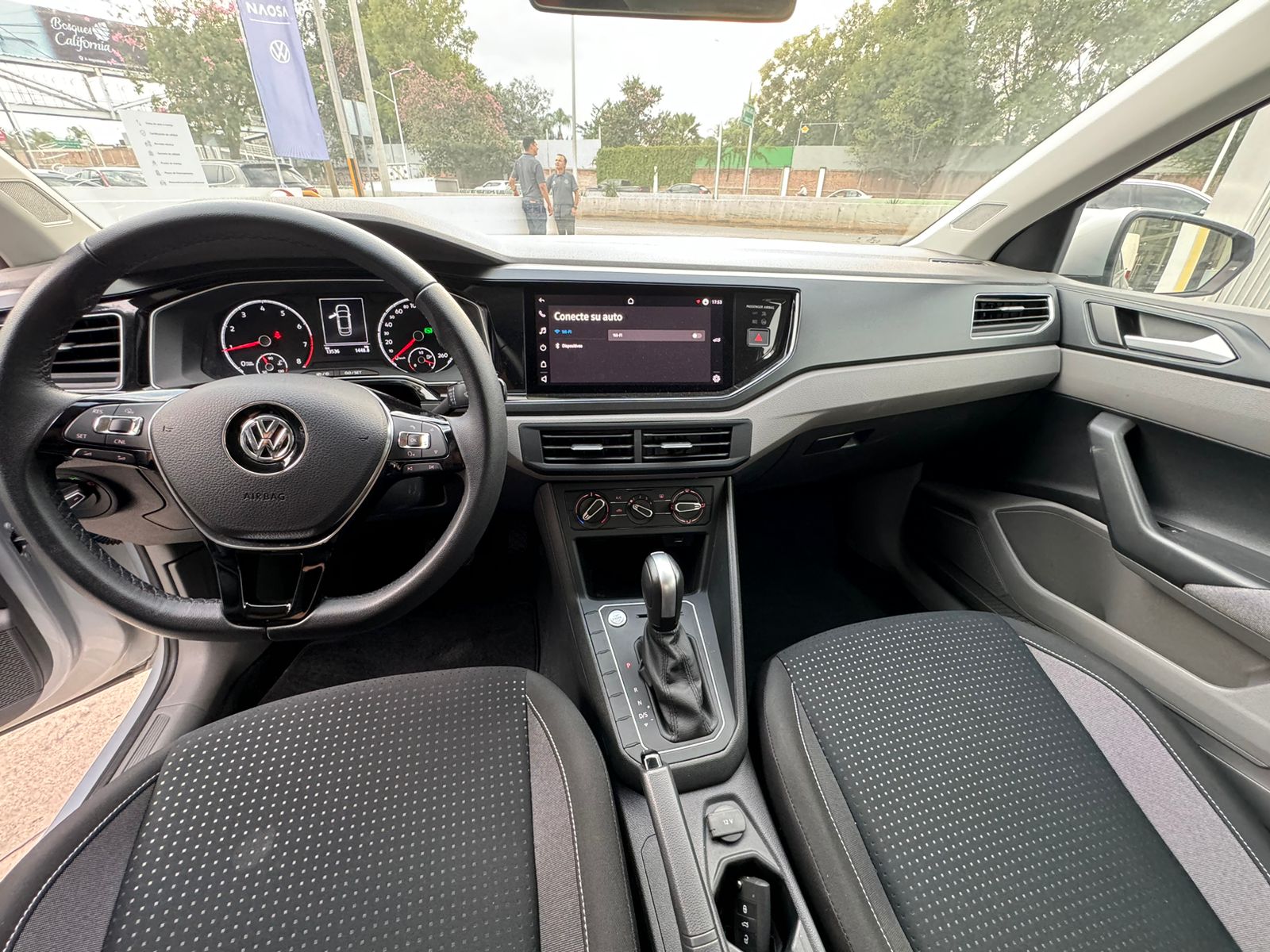 Volkswagen Virtus 2022 Comfortline Automático Plata