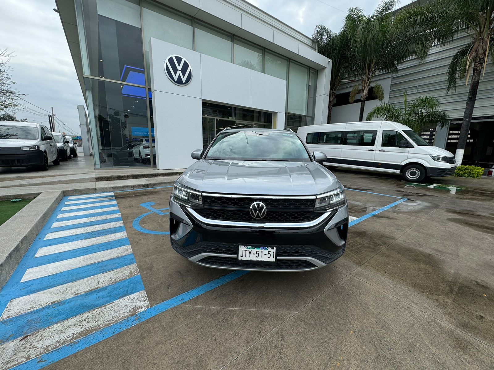 Volkswagen Taos 2023 Comfortline Automático Plata