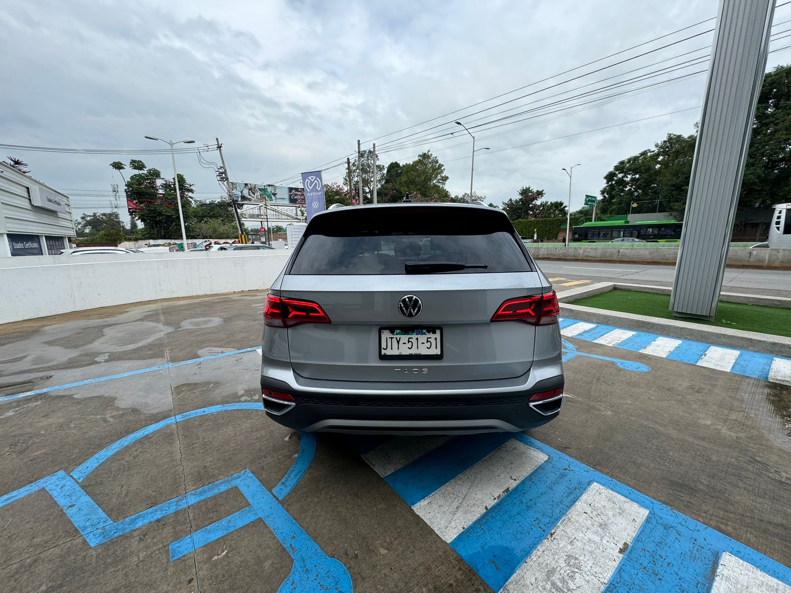 Volkswagen Taos 2023 Comfortline Automático Plata