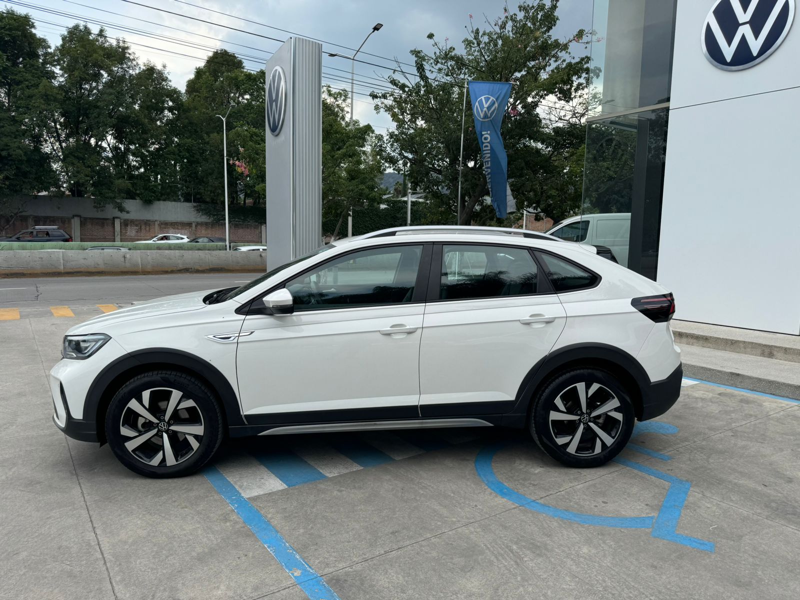 Volkswagen Nivus 2023 Highline Automático Blanco