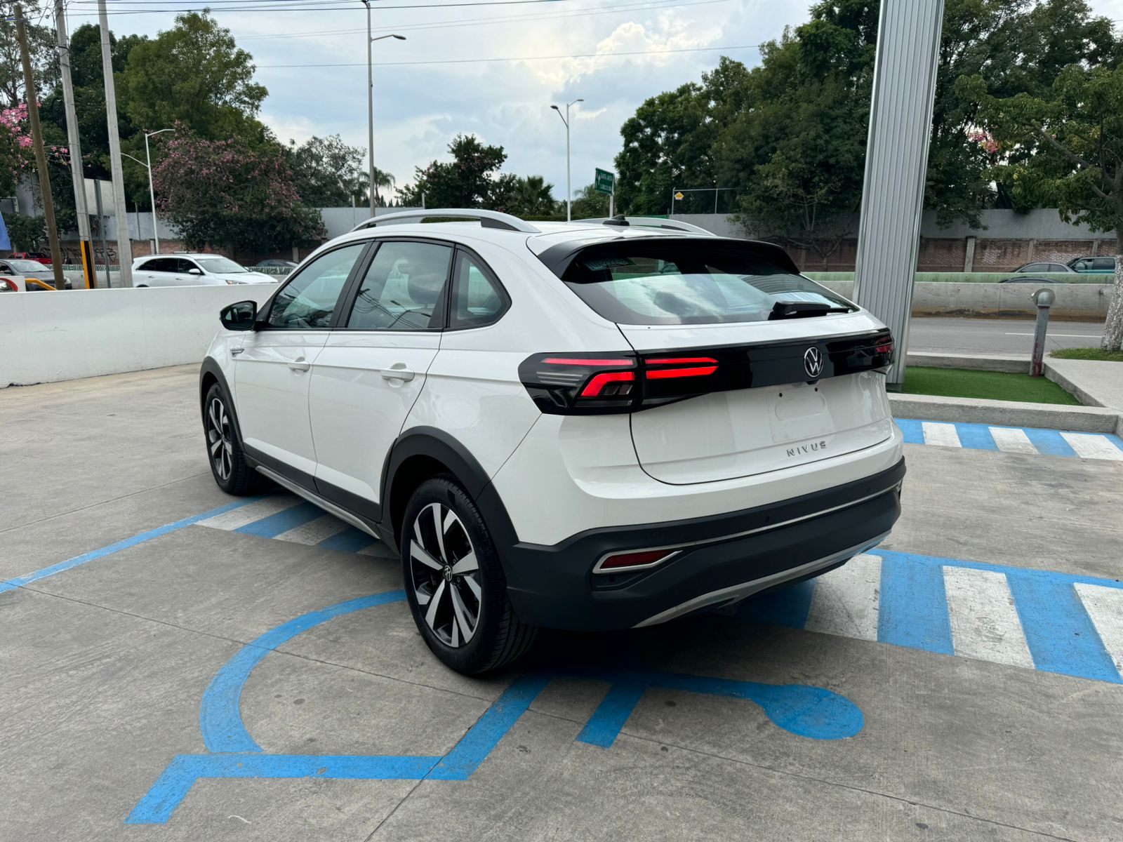 Volkswagen Nivus 2023 Highline Automático Blanco