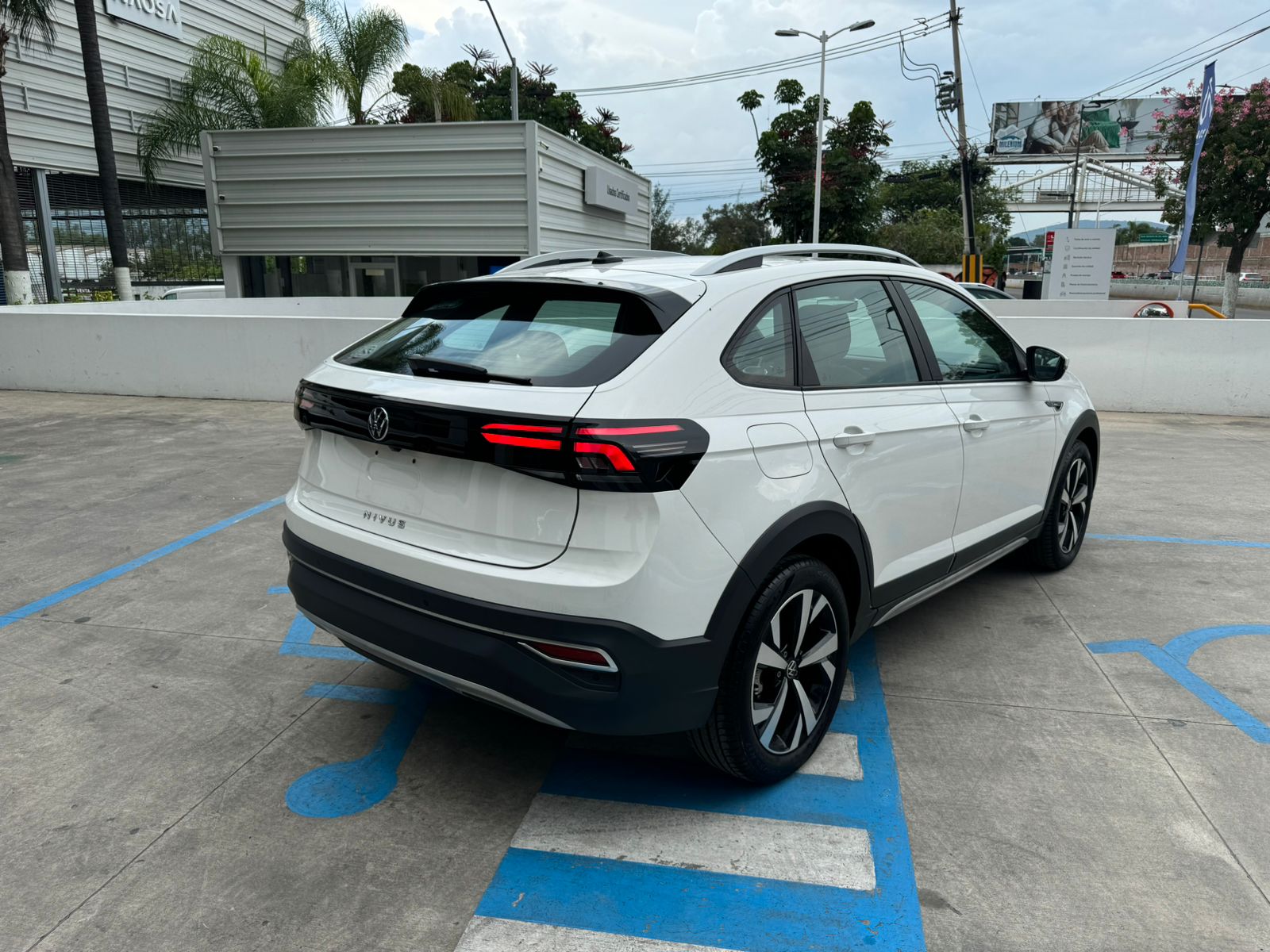 Volkswagen Nivus 2023 Highline Automático Blanco