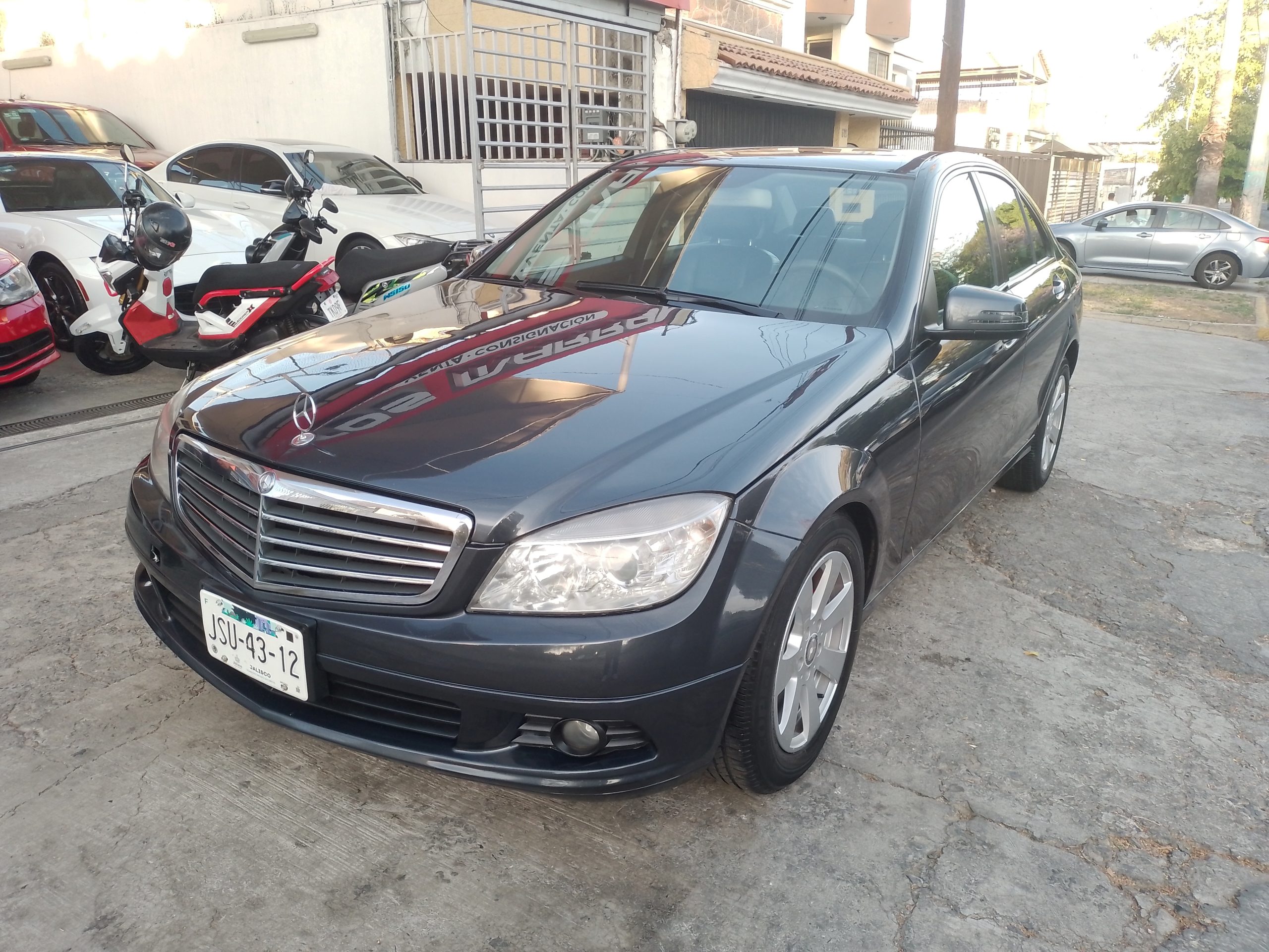 Mercedes-Benz Clase C 2010 C200 Automático Gris