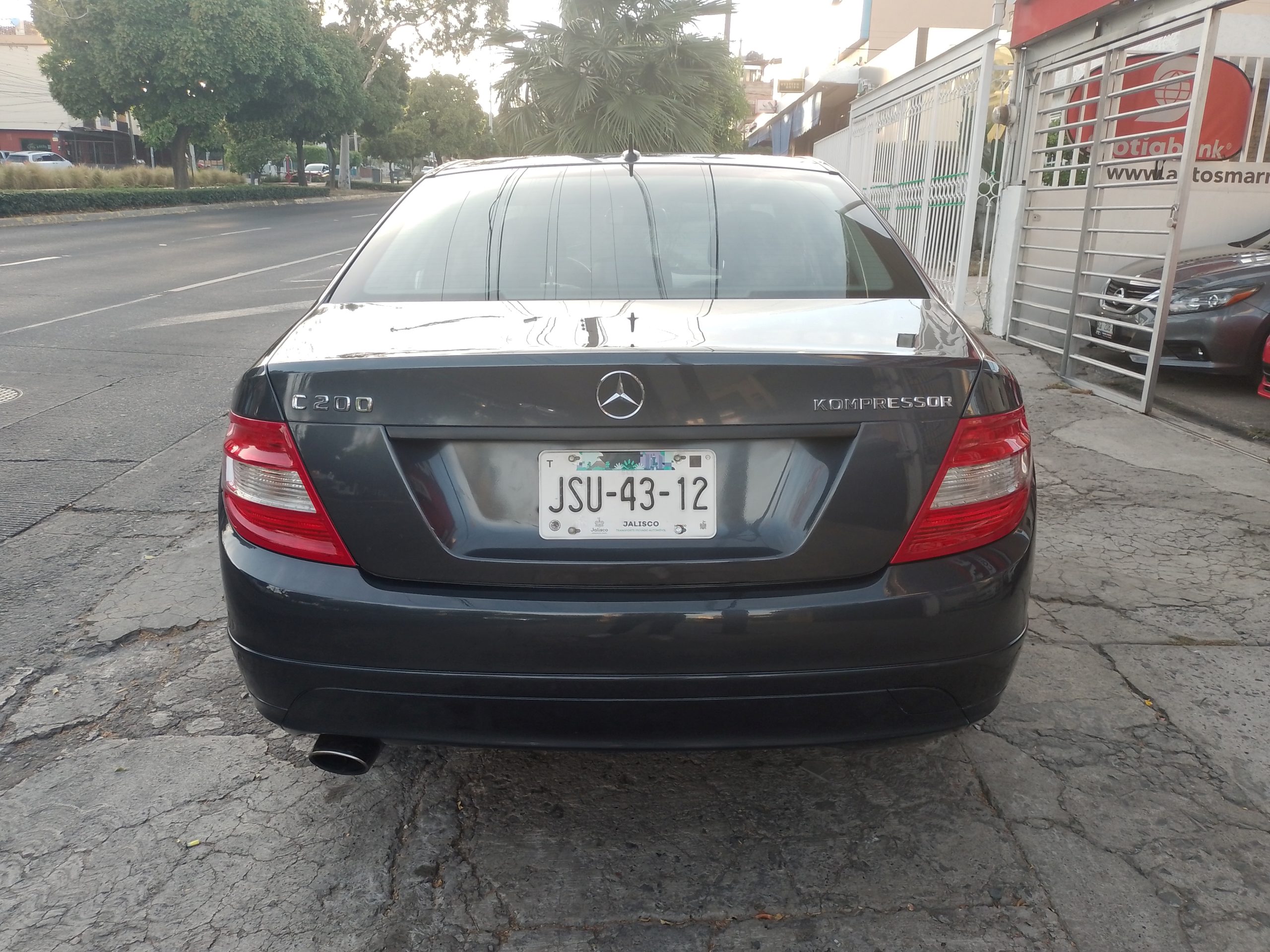 Mercedes-Benz Clase C 2010 C200 Automático Gris