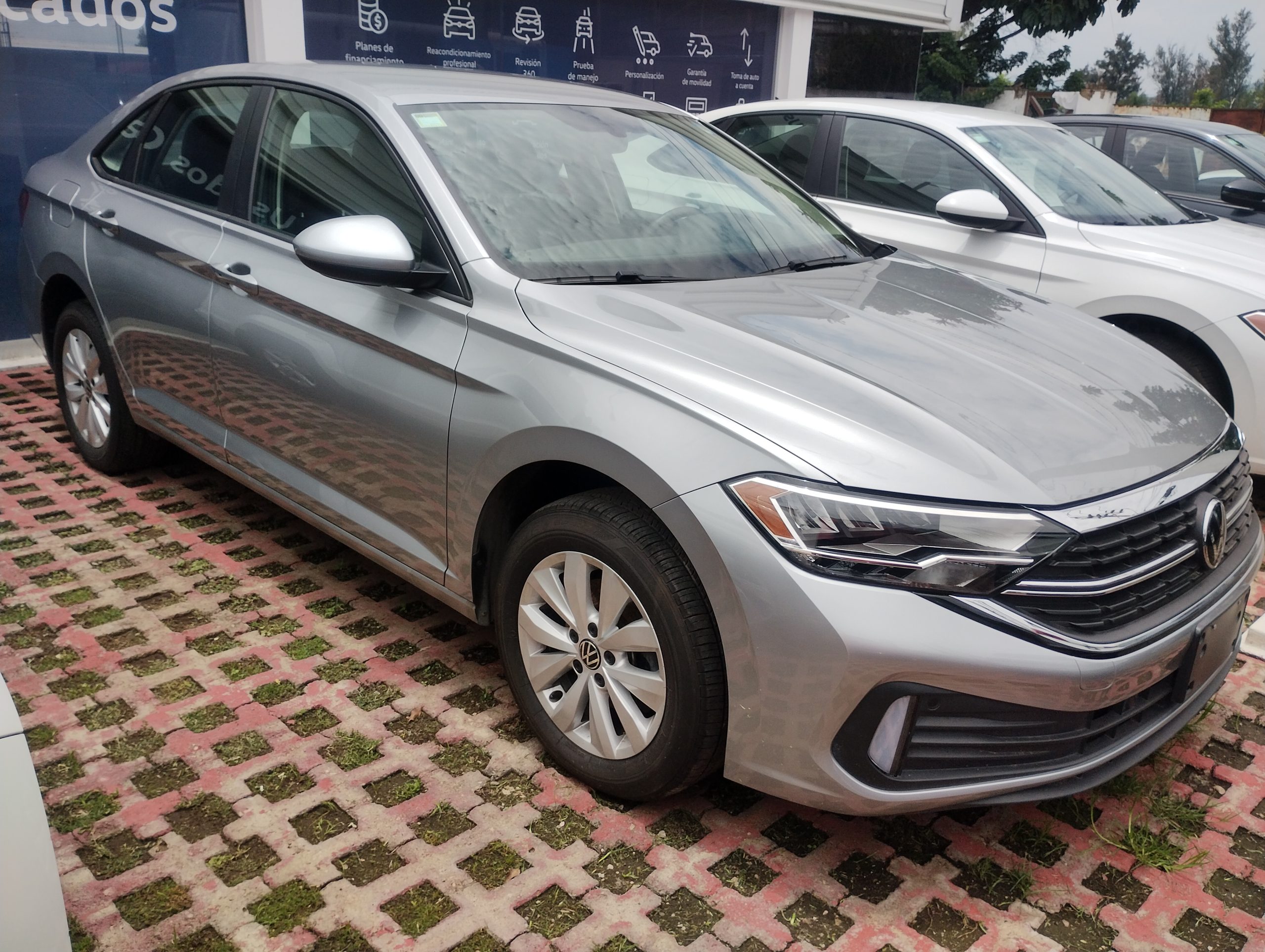 Volkswagen Jetta 2023 Comfortline Automático Plata