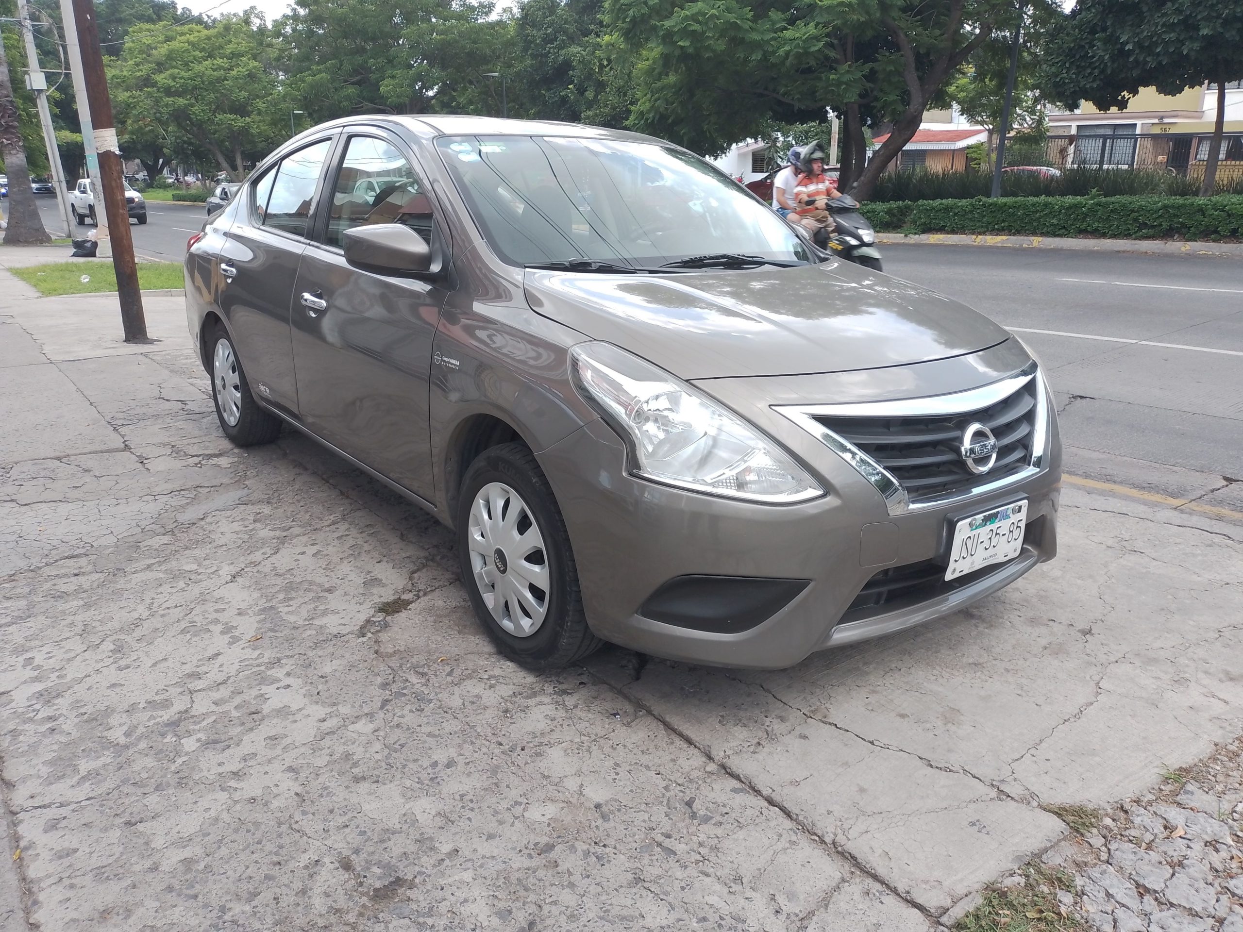 Nissan Versa 2015 SENCE Automático Gris