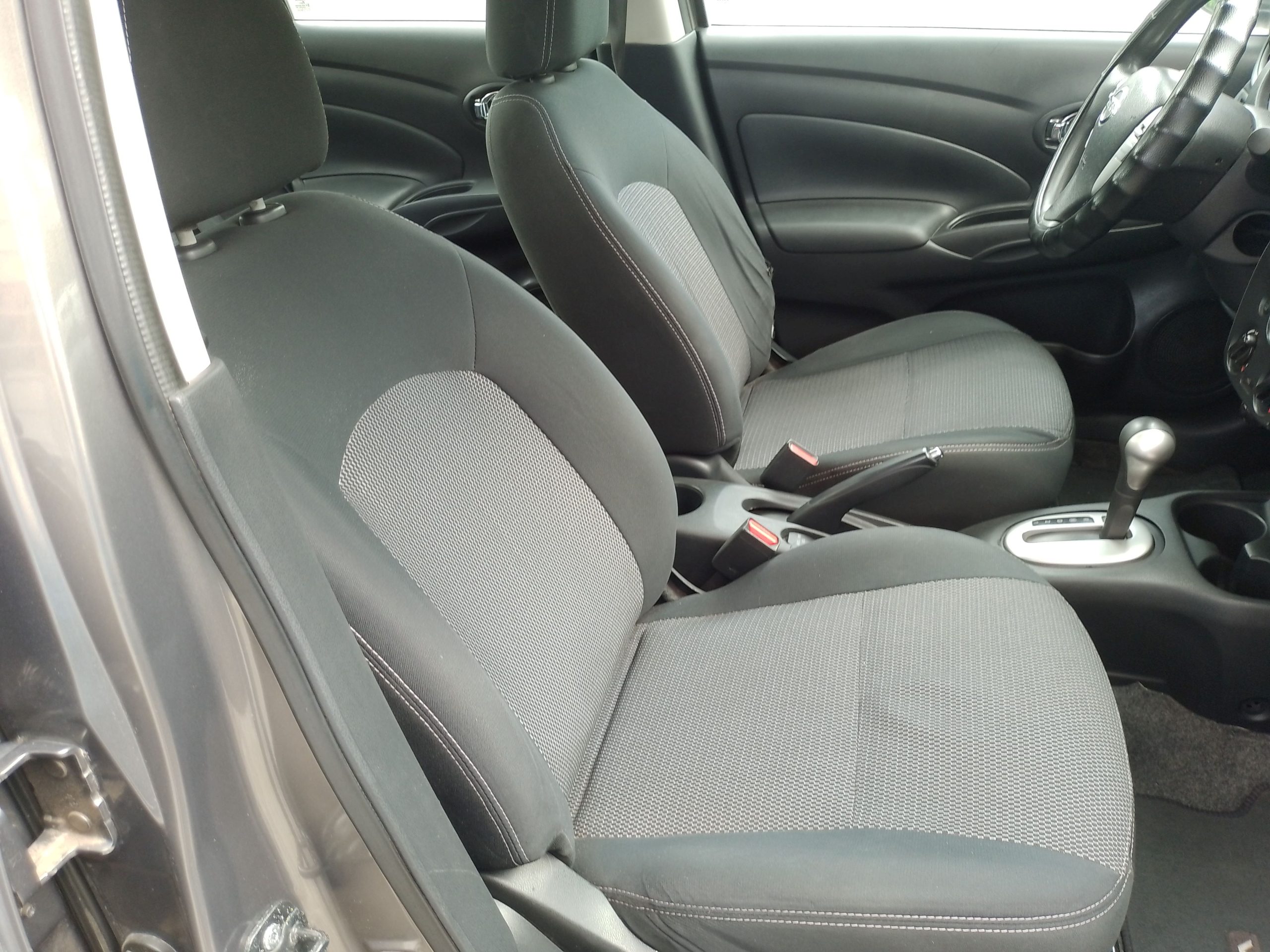 Nissan Versa 2015 SENCE Automático Gris