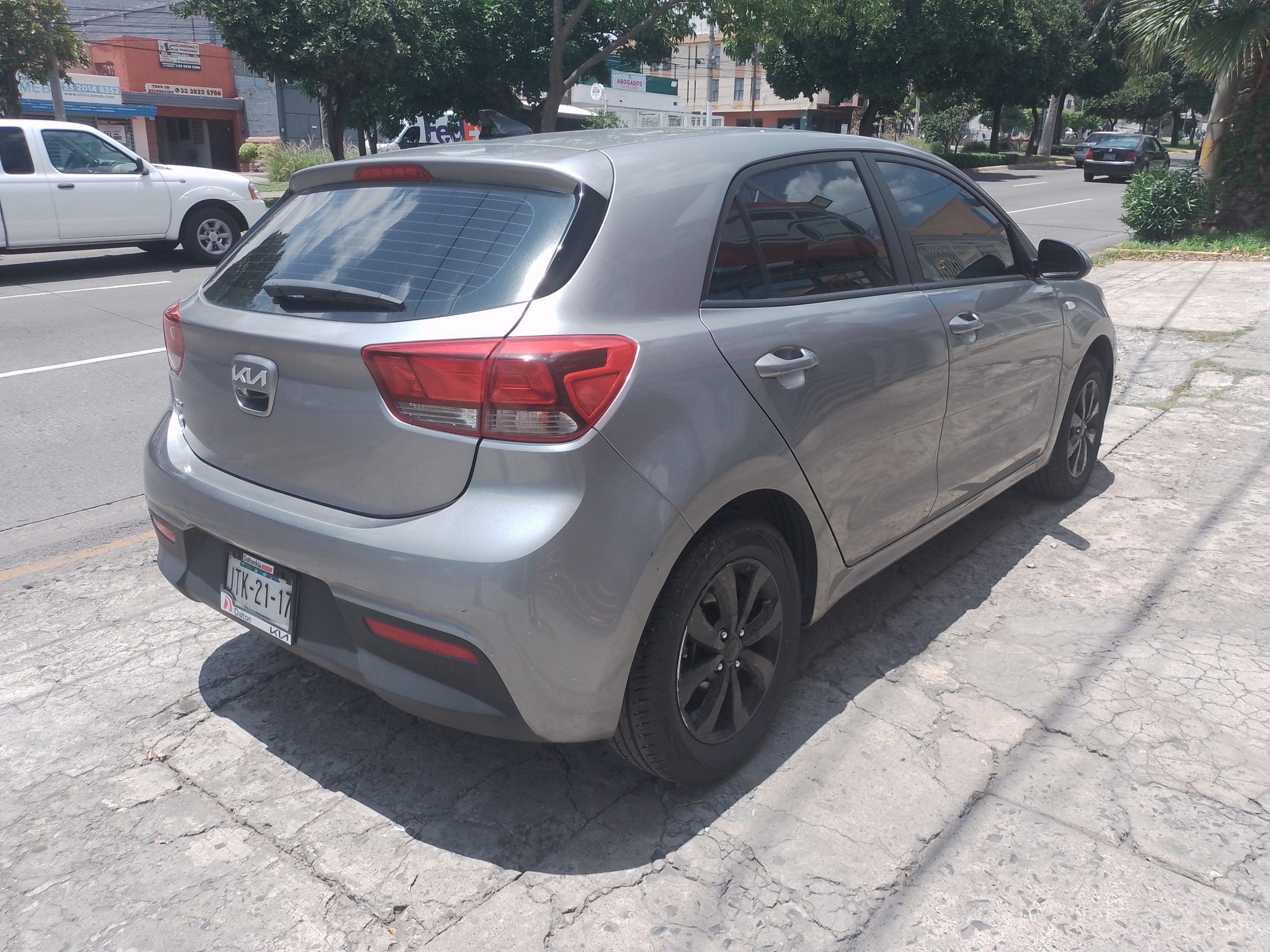 Kia Rio 2023 LX Automático Gris