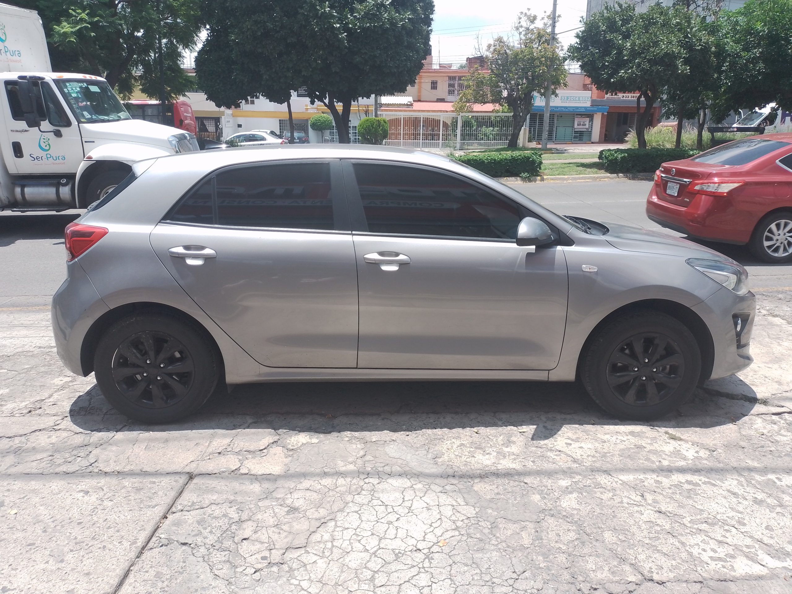 Kia Rio 2023 LX Automático Gris