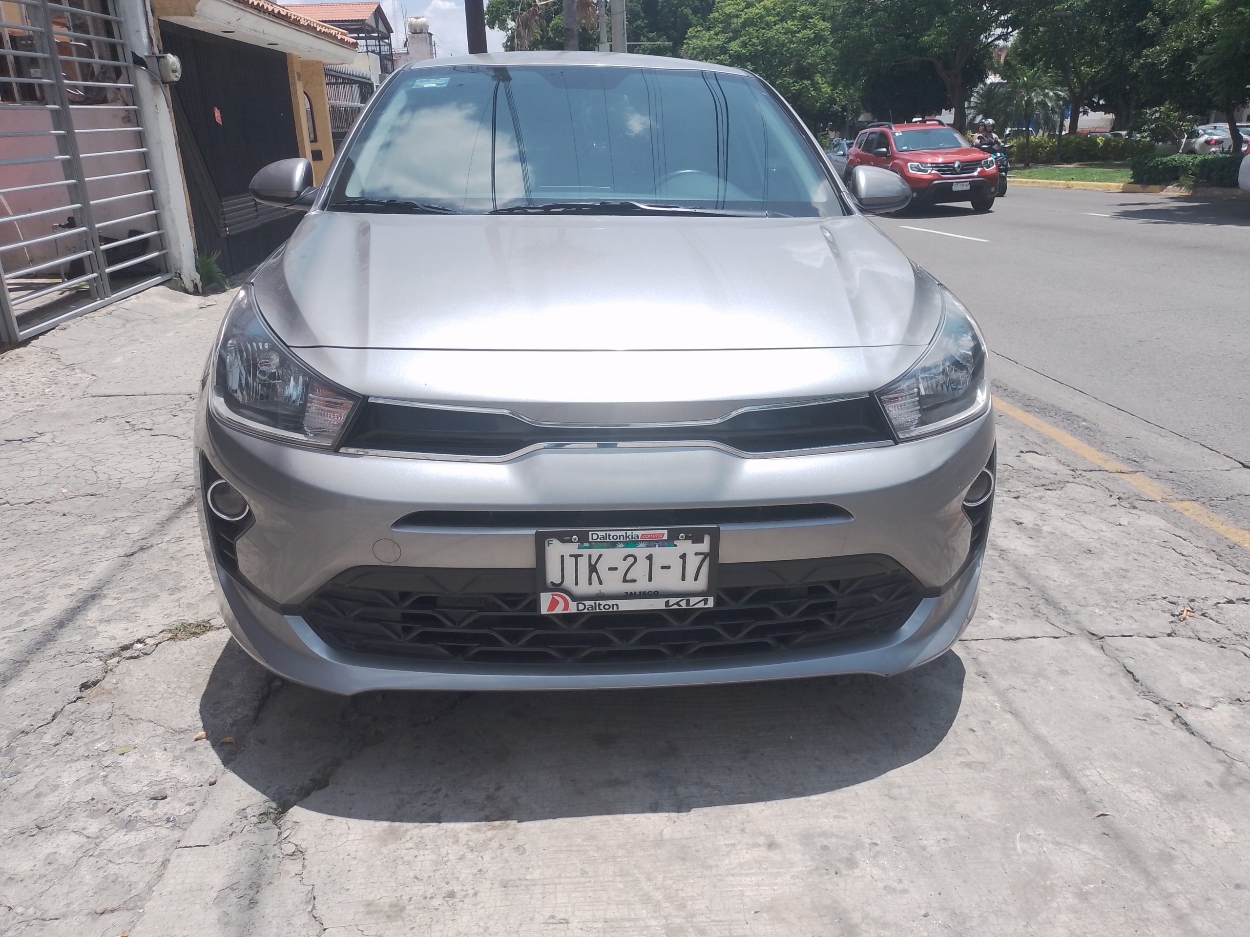 Kia Rio 2023 LX Automático Gris