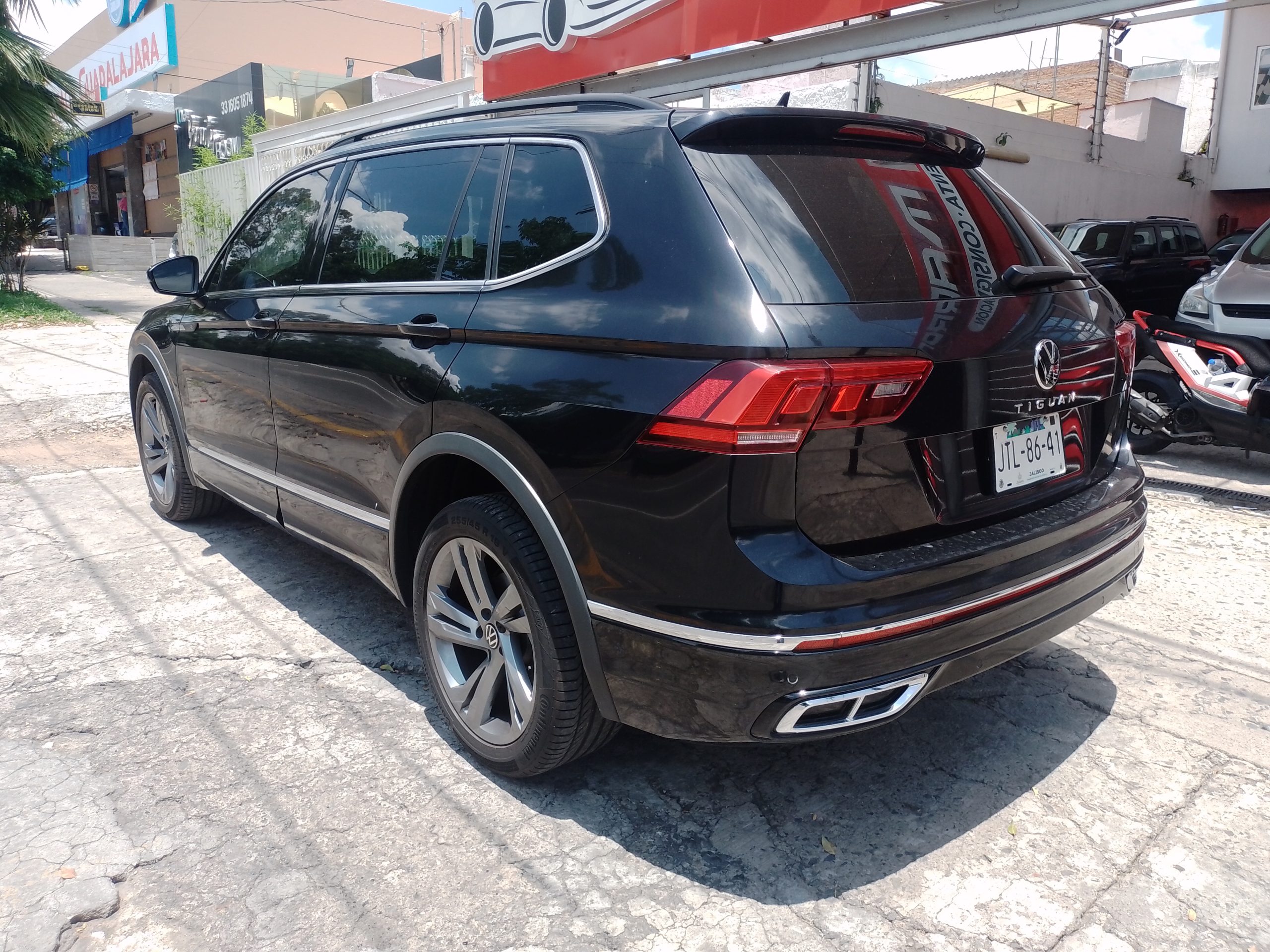 Volkswagen Tiguan 2023 CONFORLINE Automático Negro