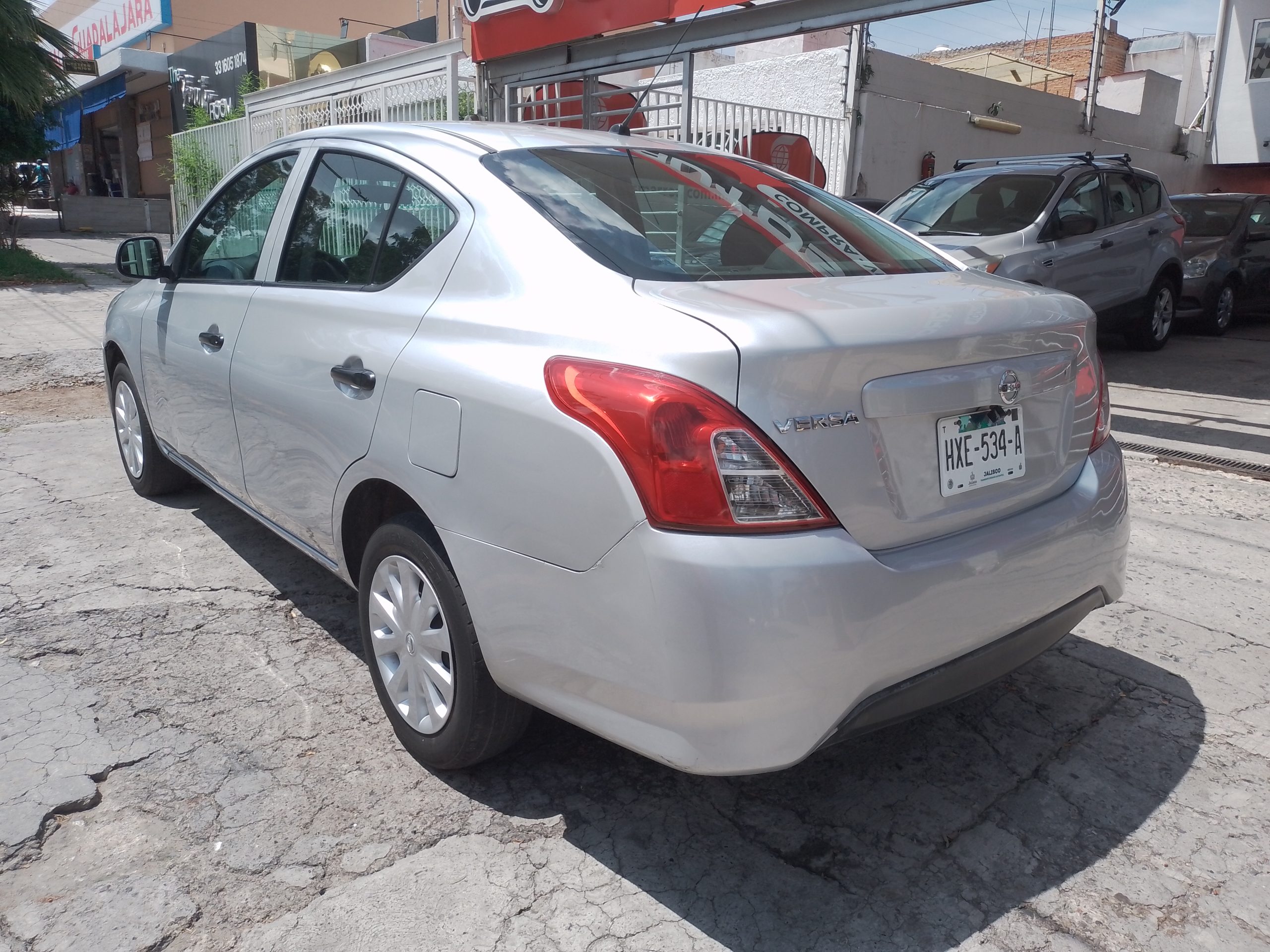 Nissan Versa 2018 DRIVE Manual Plata