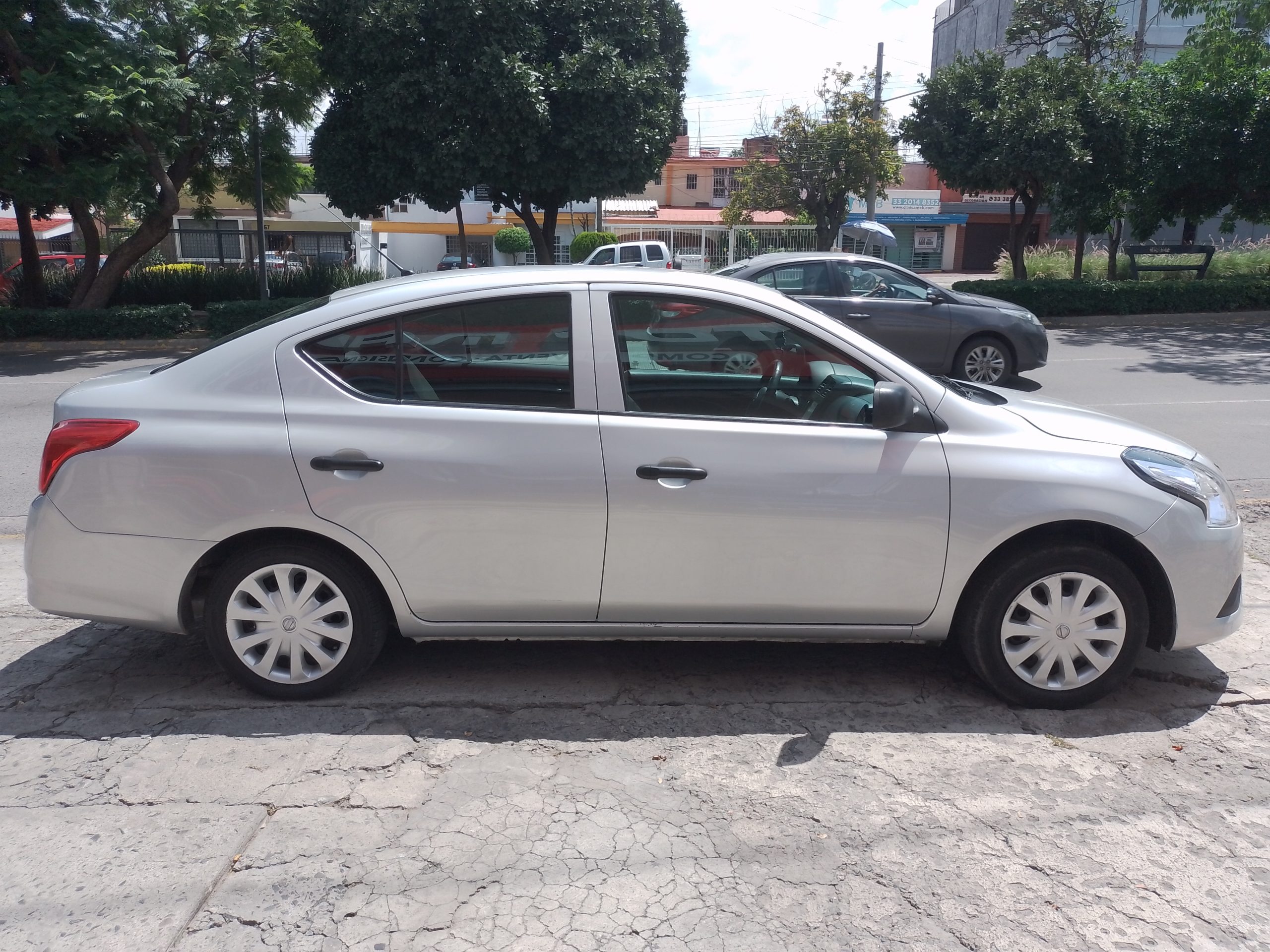 Nissan Versa 2018 DRIVE Manual Plata