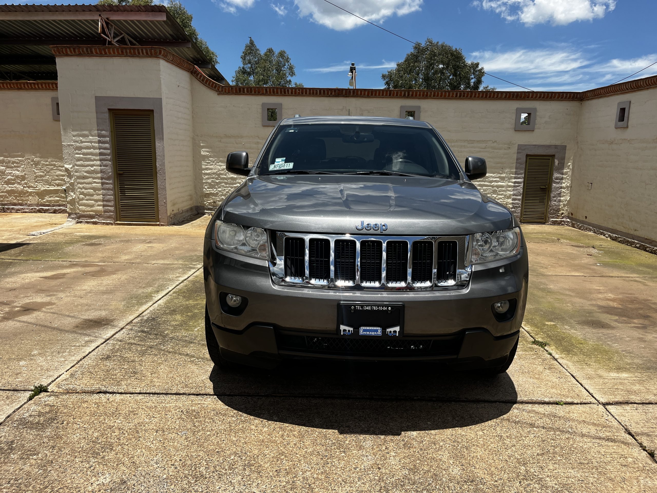 Jeep Grand Cherokee 2012 Laredo Automático Gris