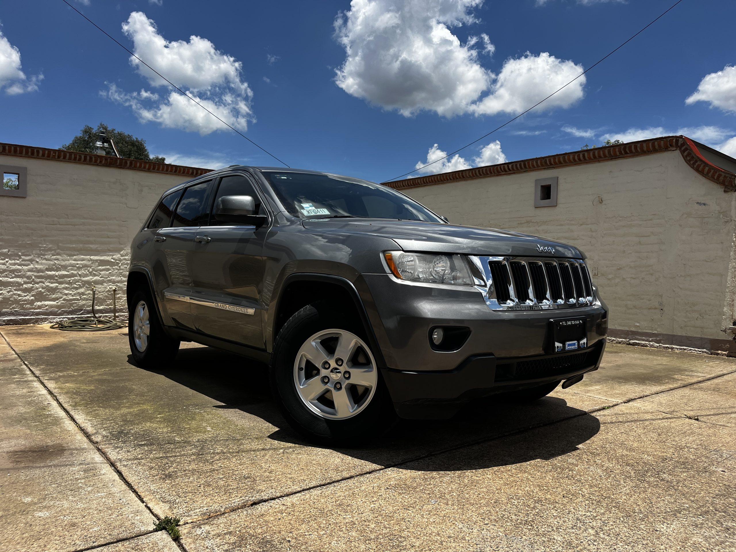 Jeep Grand Cherokee 2012 Laredo Automático Gris