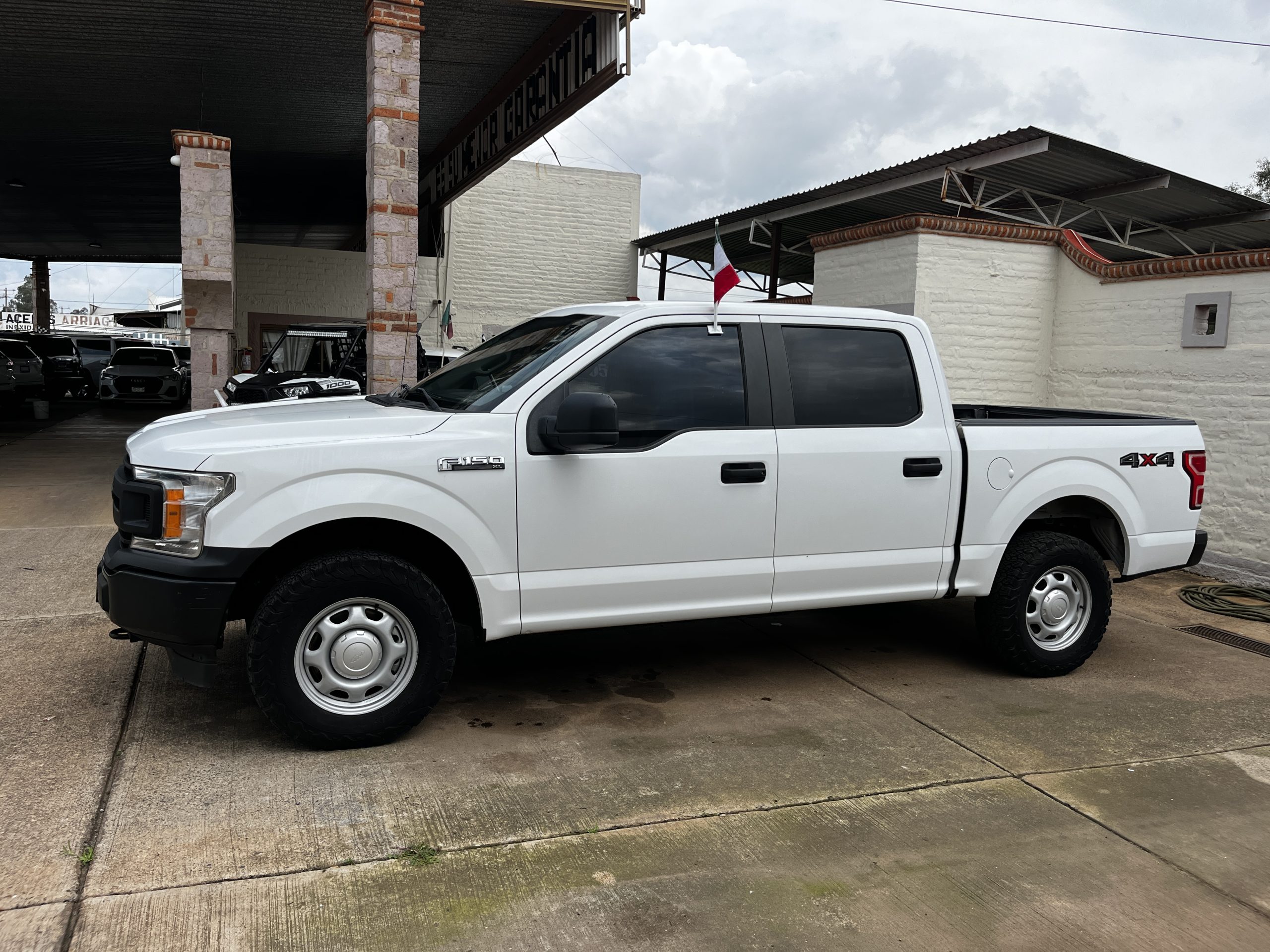 Ford F150 2019 Crew Cab 4x4 V8 Automático Blanco