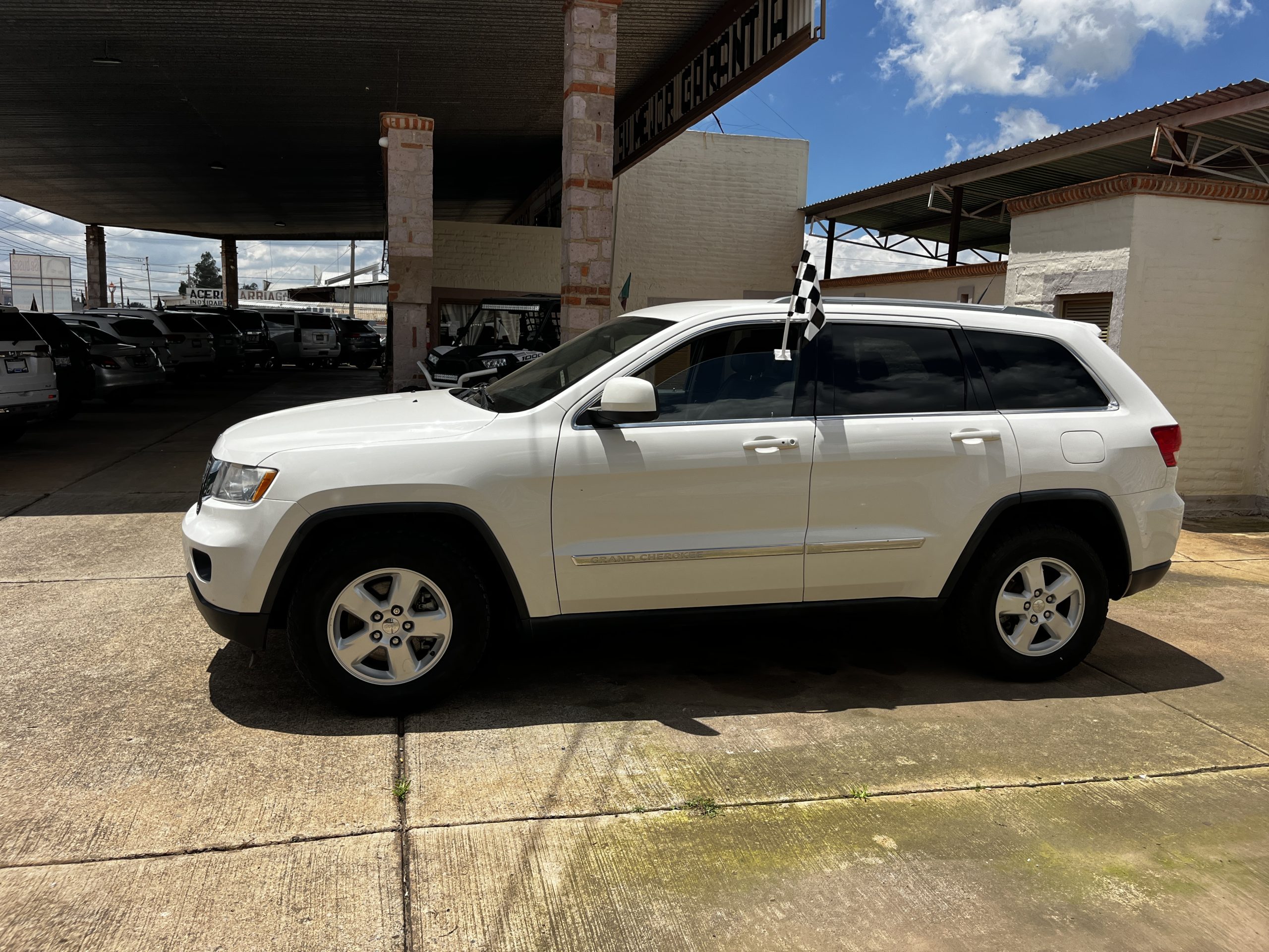 Jeep Grand Cherokee 2011 Limited Lujo Automático Blanco