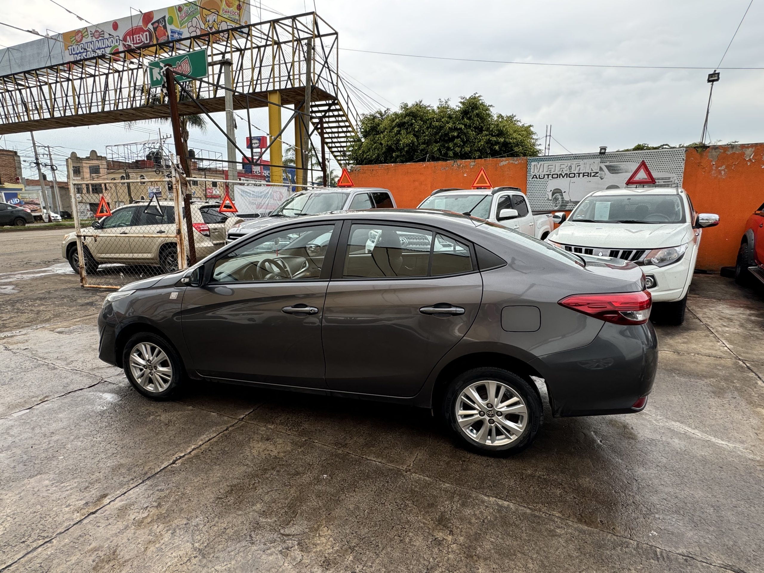 Toyota Yaris 2018 S line automatico Automático Gris