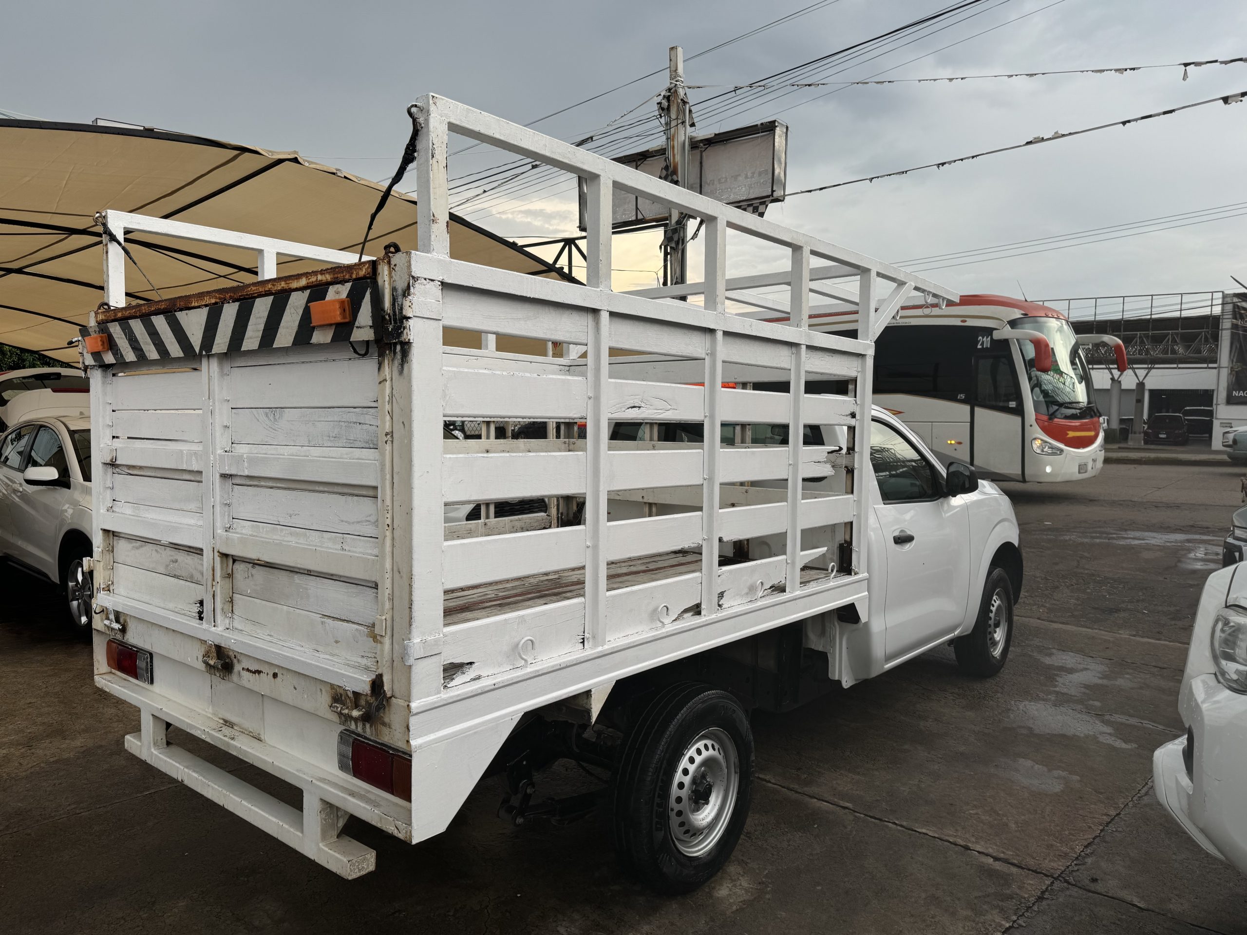 Nissan NP300 2018 Chasis cabina Blanco