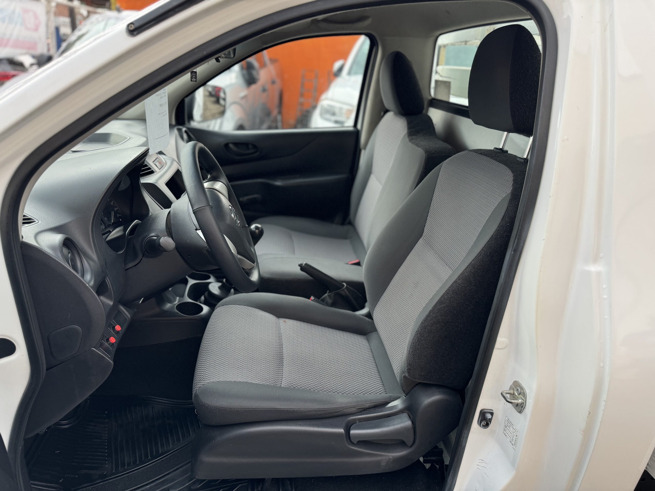 Nissan NP300 2018 Chasis cabina Blanco