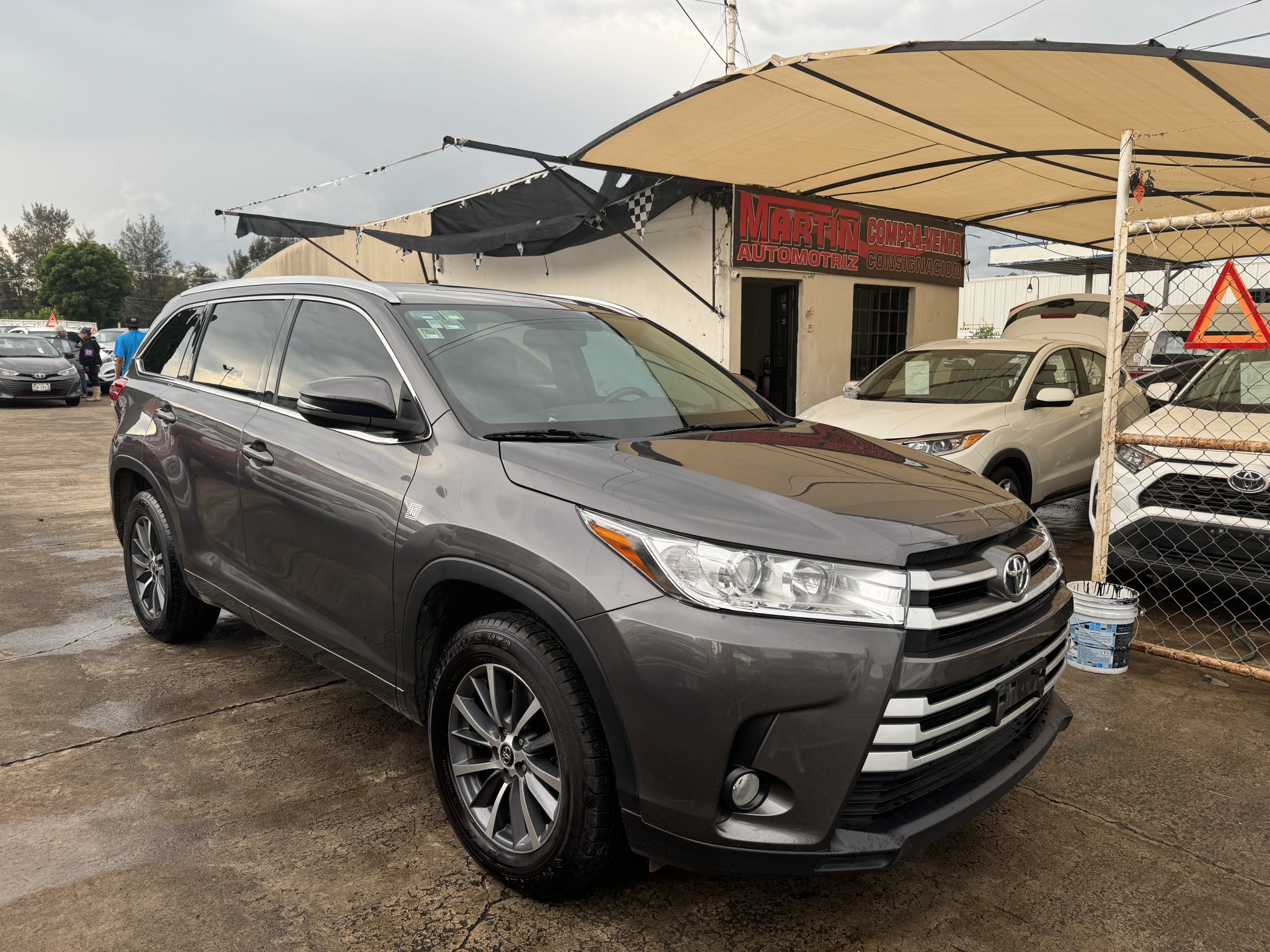 Toyota Highlander 2018 Xle Gris