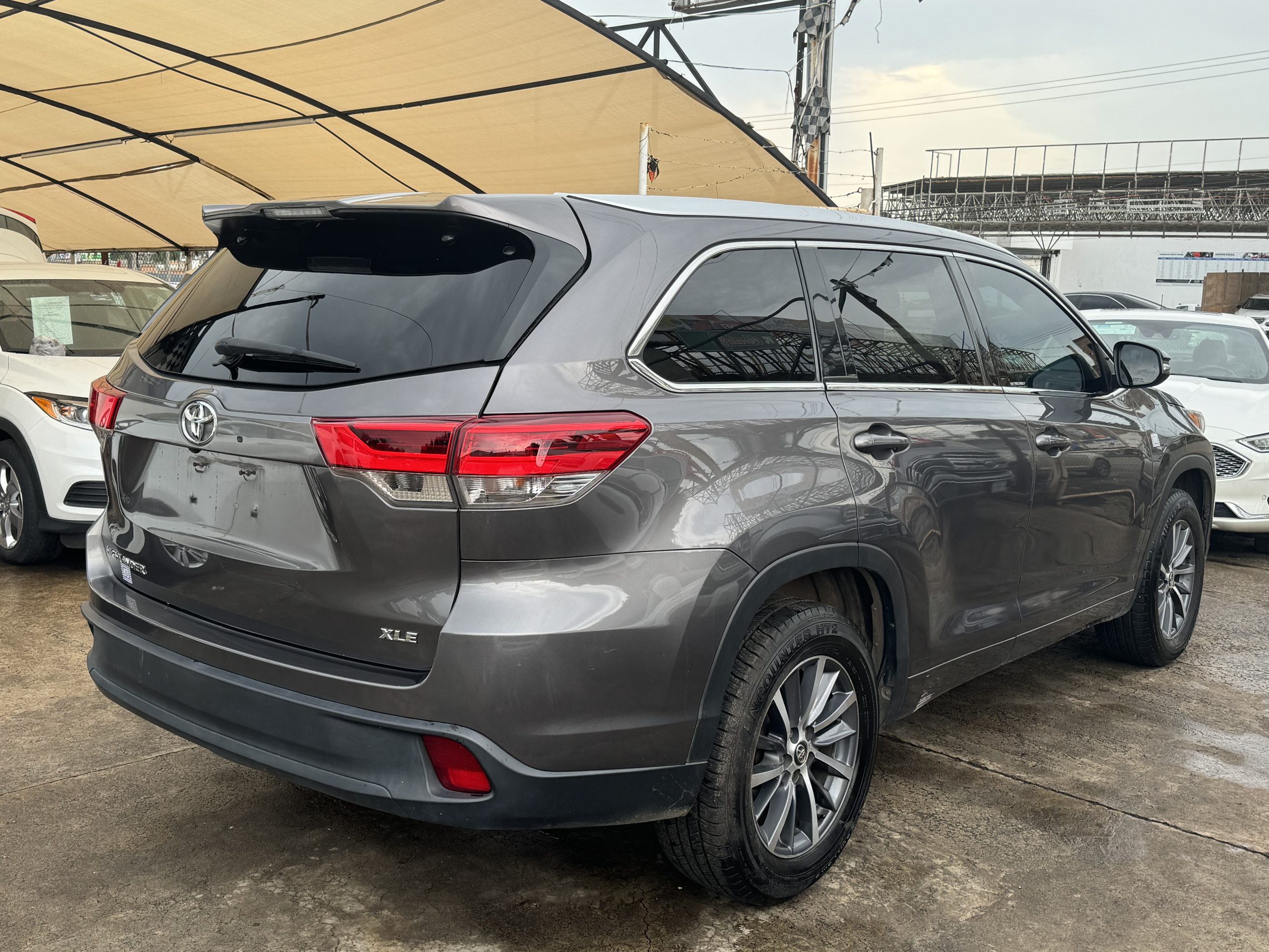 Toyota Highlander 2018 Xle Gris