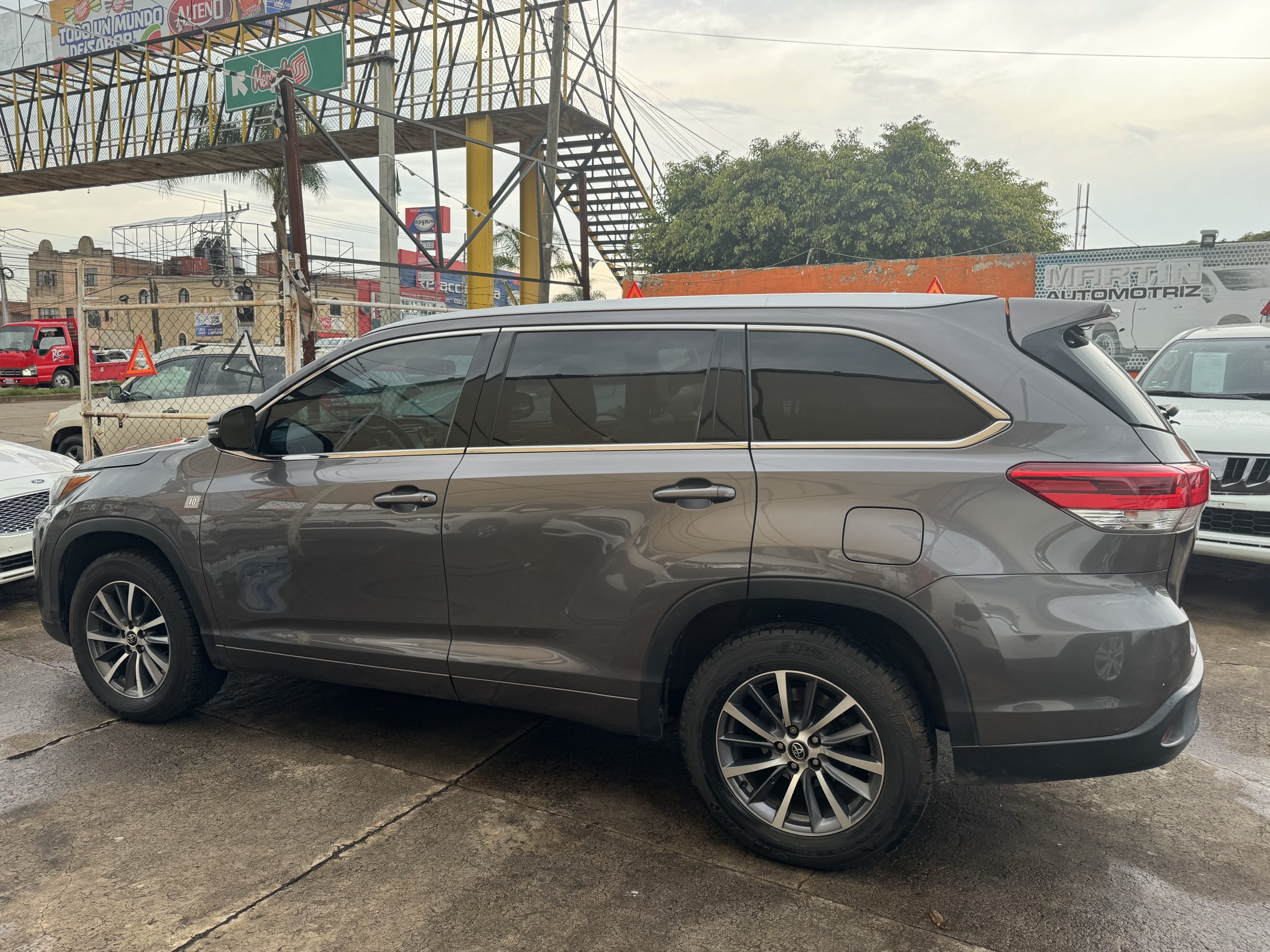 Toyota Highlander 2018 Xle Gris