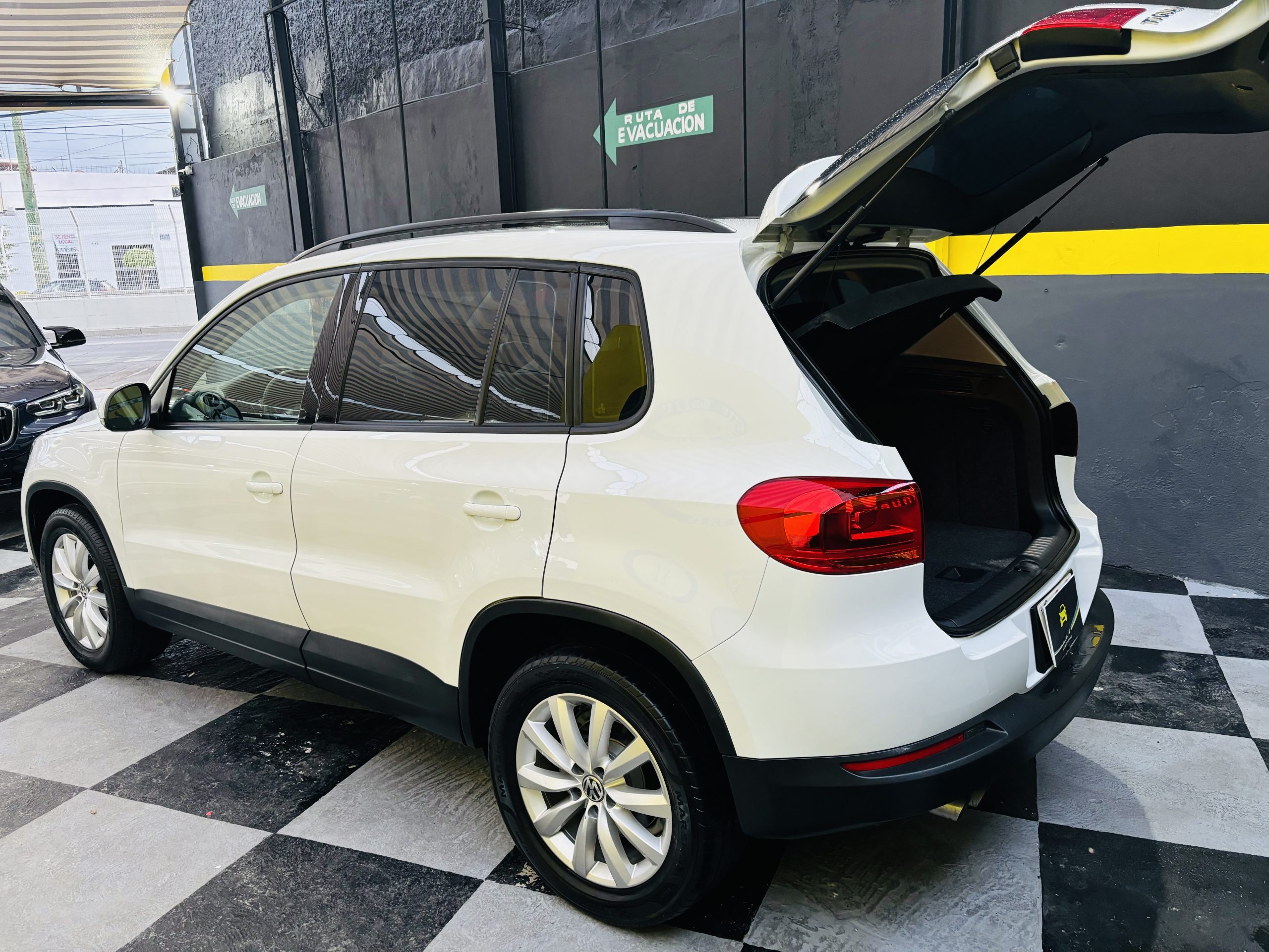 Volkswagen Tiguan 2017 Sport 1.4T Automático Blanco