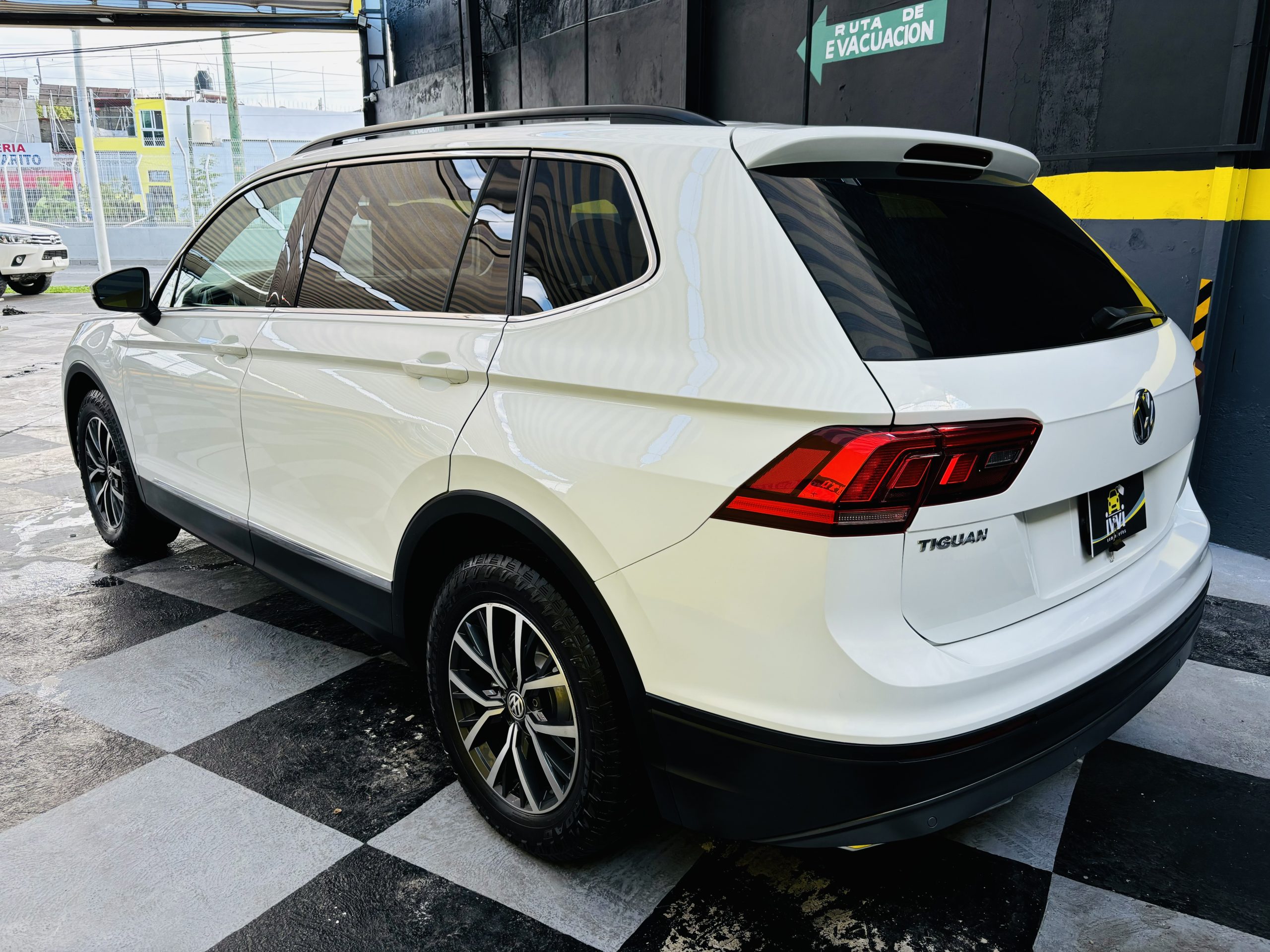 Volkswagen Tiguan 2018 COMFORTLINE ÚNICA DUEÑA Automático Blanco