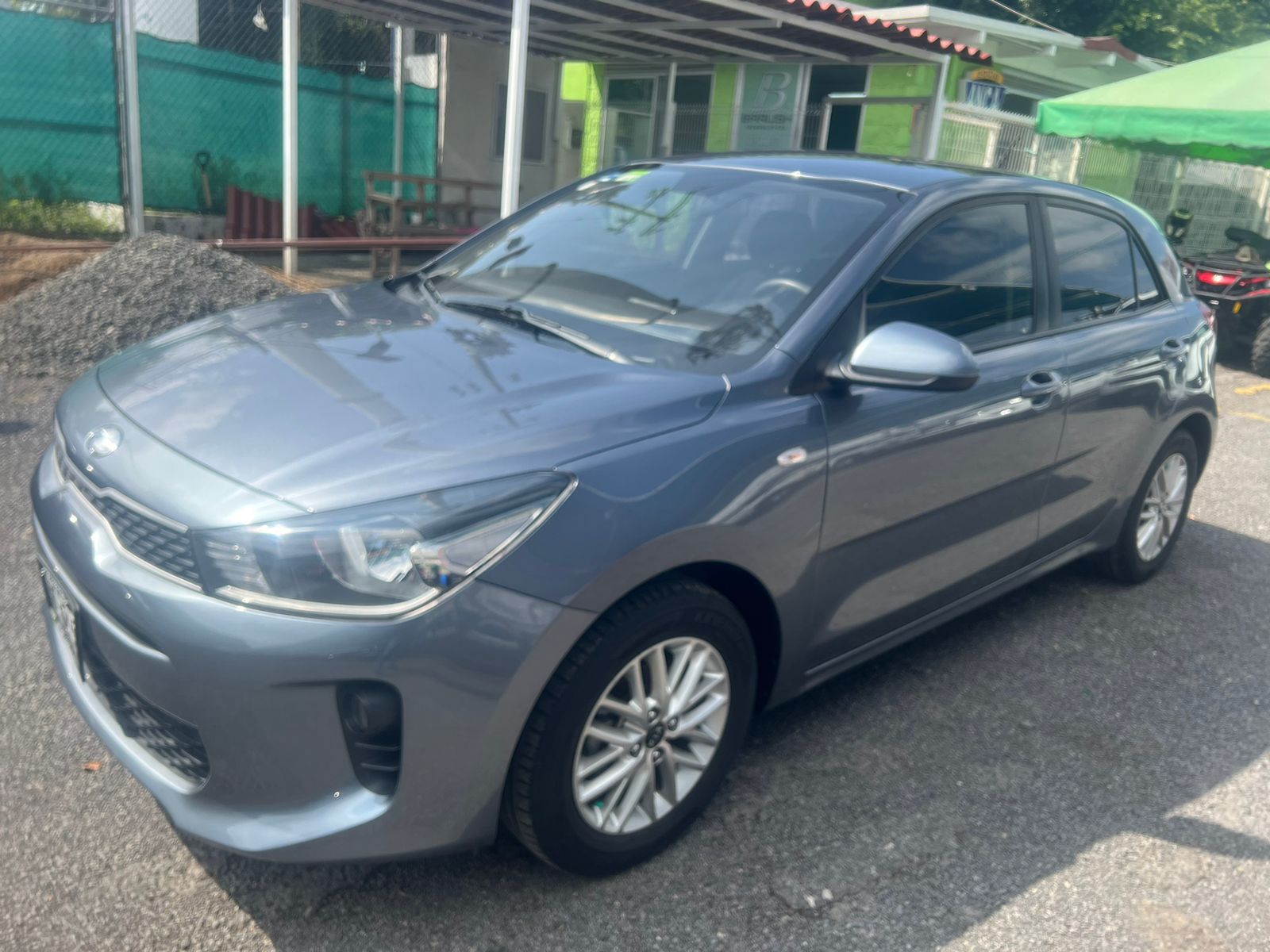 Kia Rio 2020 HB Automático Gris