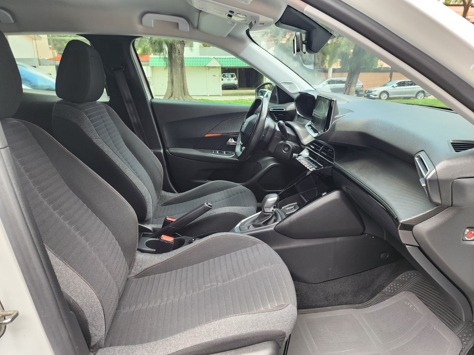 Peugeot 2008 2021 Active Automático Blanco