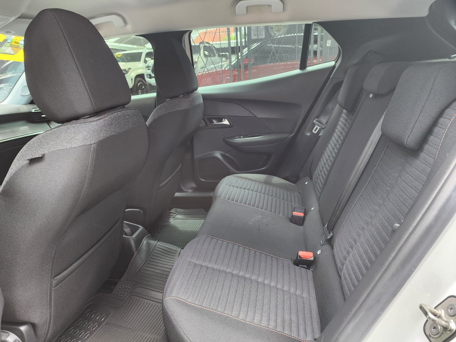 Peugeot 2008 2021 Active Automático Blanco